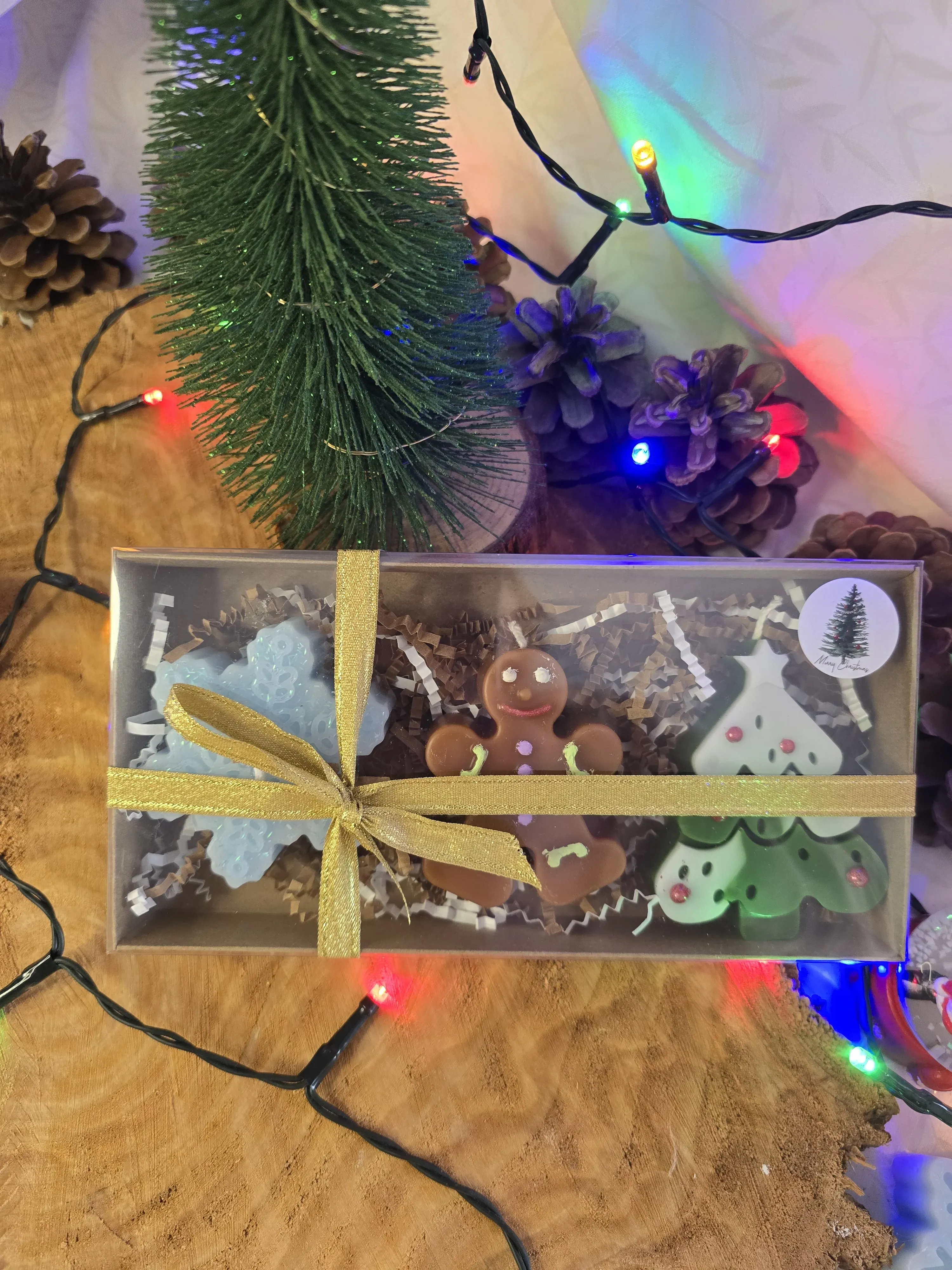 Yılbaşı Özel Üçlü Hediye Seti – Çikolata Kokulu (Kar Tanesi | Kurabiye Adam | Çam Ağacı)