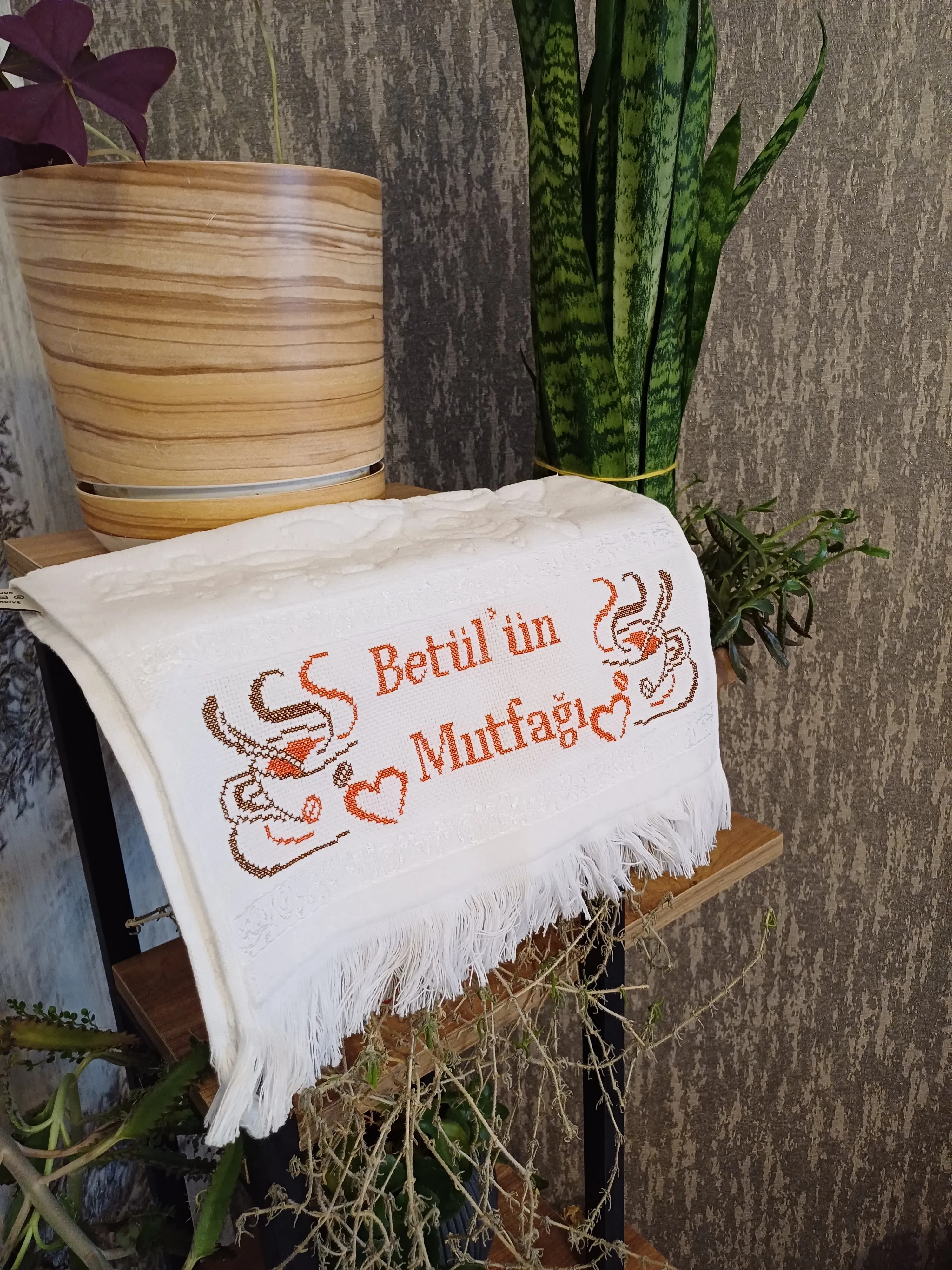 Beyaz Pamuklu Etamin İşleme Mutfak Havlusu - "Betül'ün Mutfağı" Yazılı