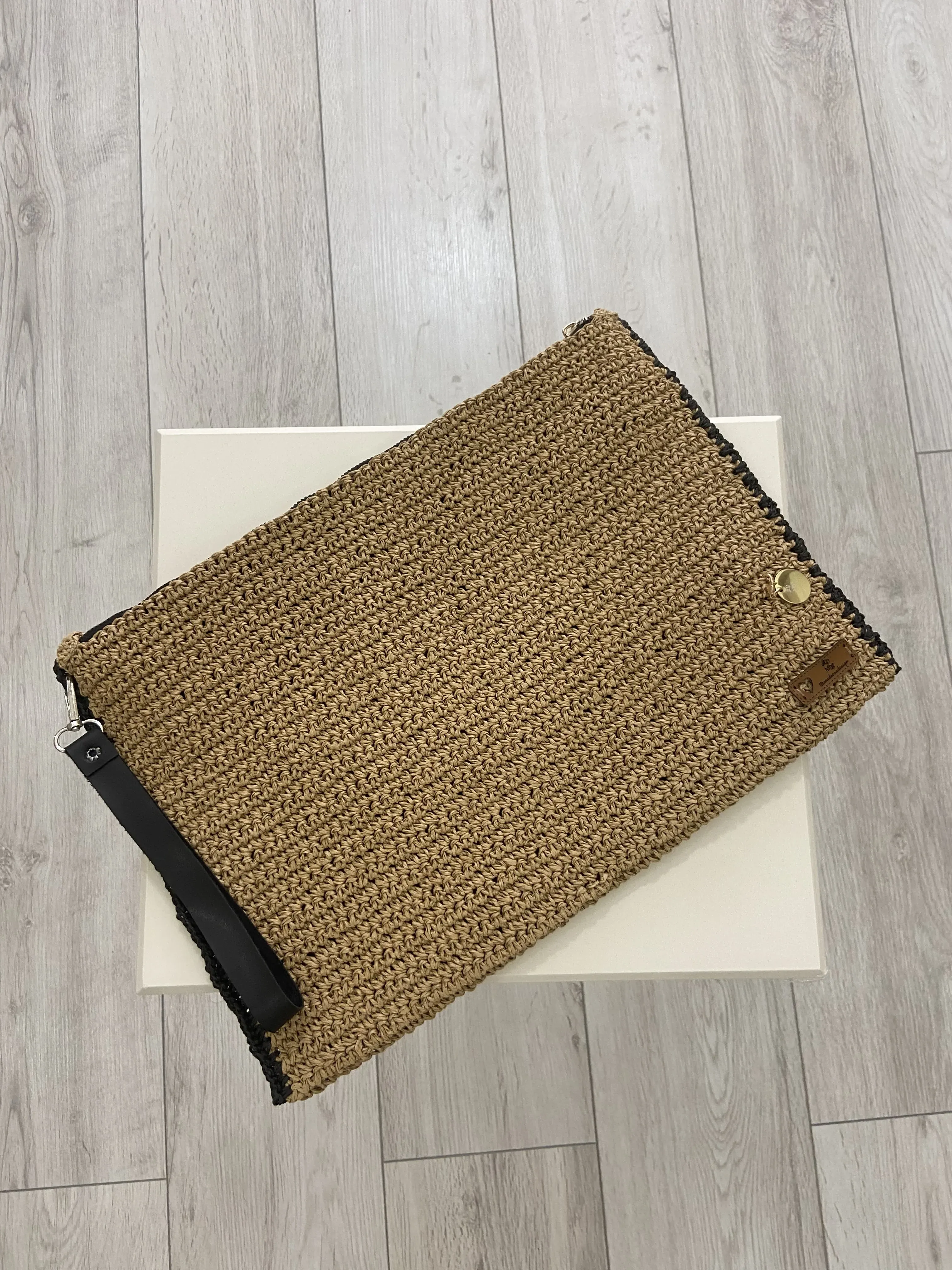 Madeora Clutch – Hasır Örgü Geniş Hacimli El Çantası