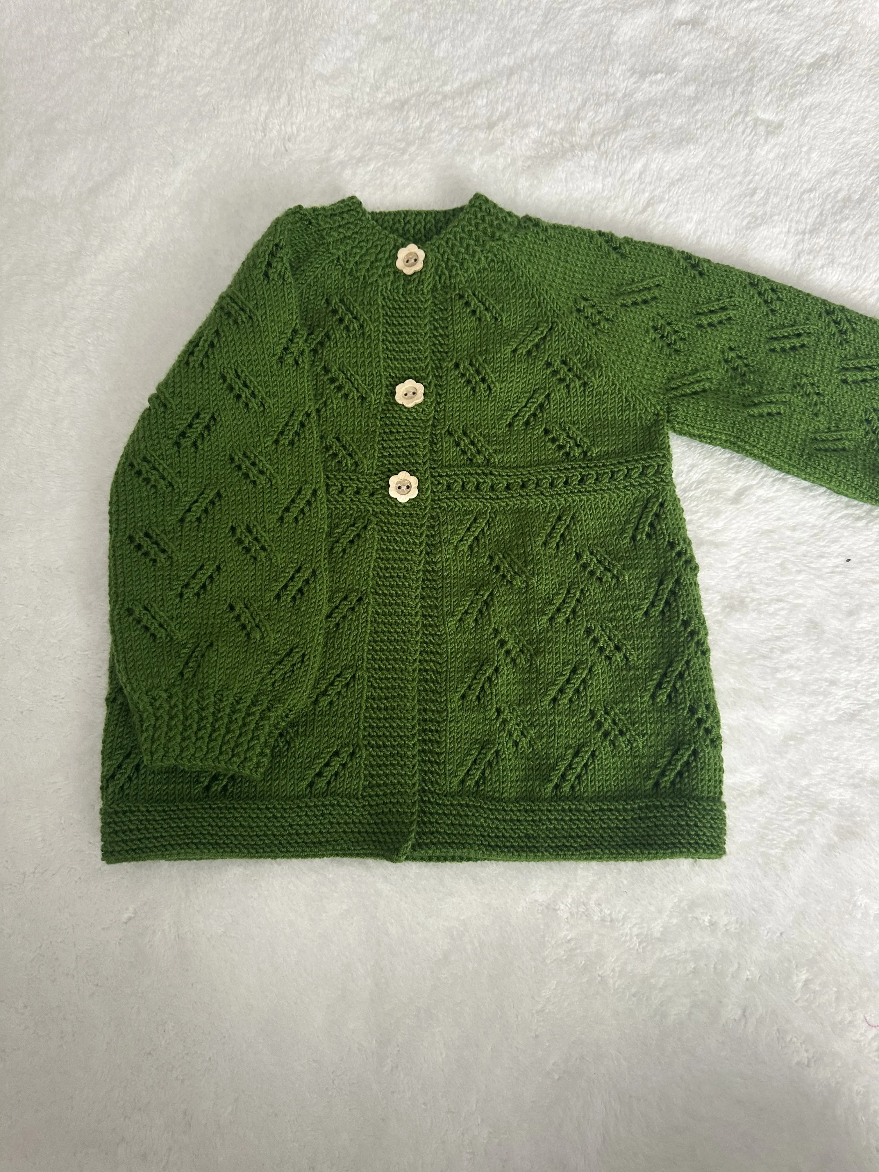 Yeşil El Örgüsü Bebek Hırkası