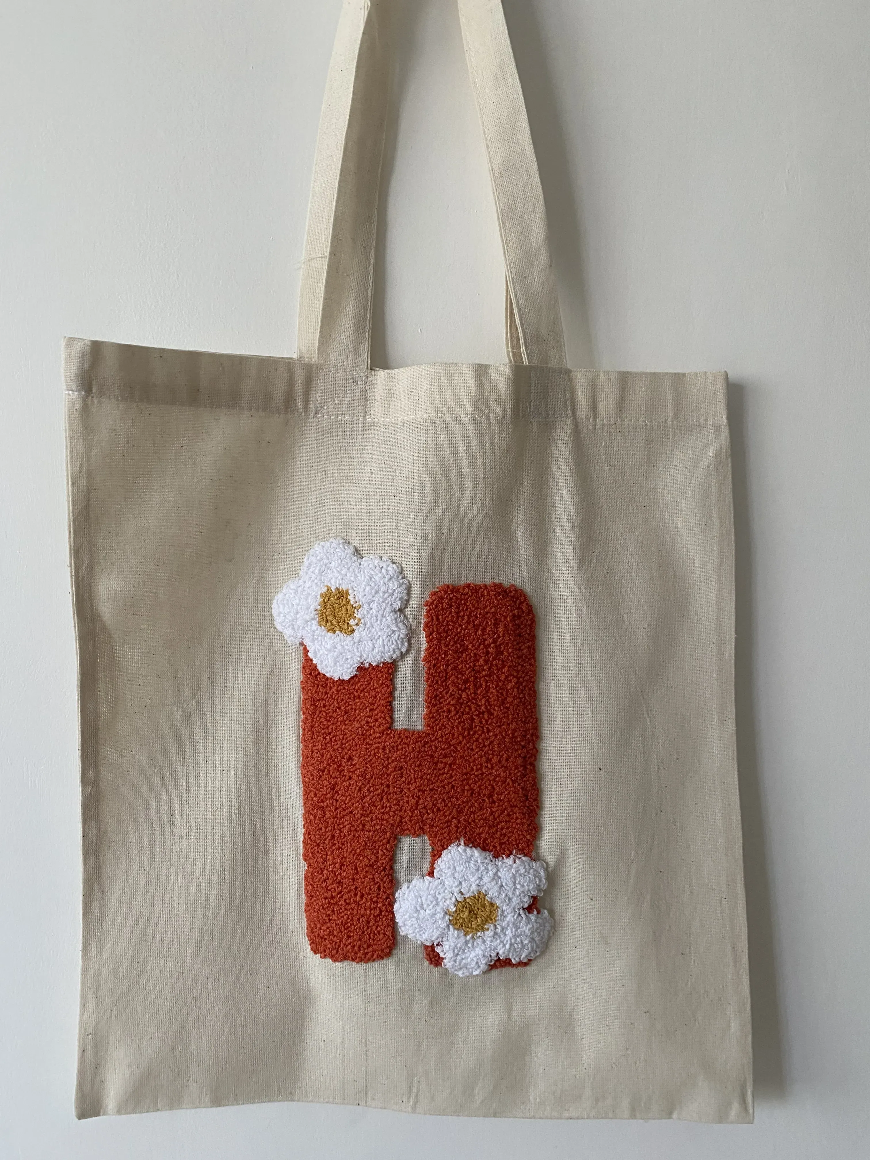 Kişiye Özel Harfli Punch Kanvas Çanta – El Yapımı Bez Çanta