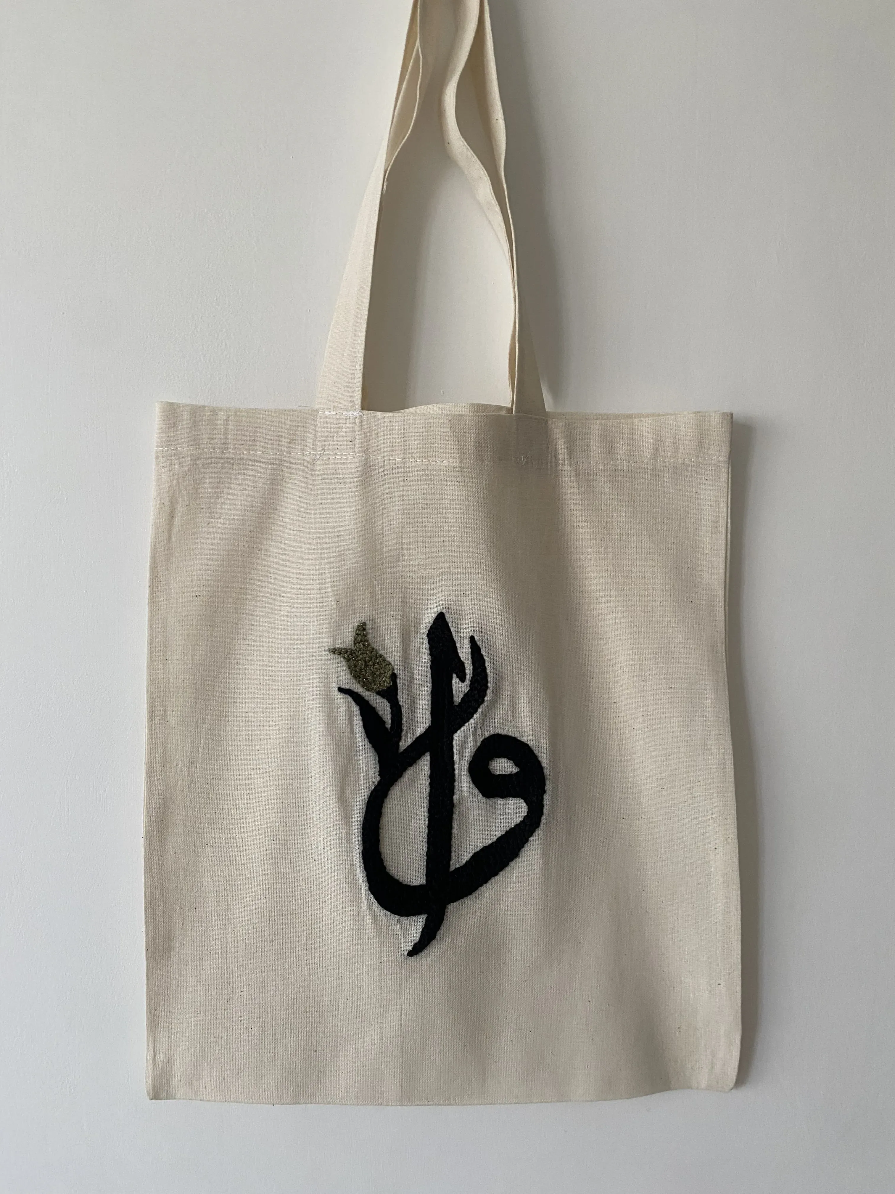 El Yapımı Punch İşlemeli Bez Çanta – Doğal ve Şık Tote Bag