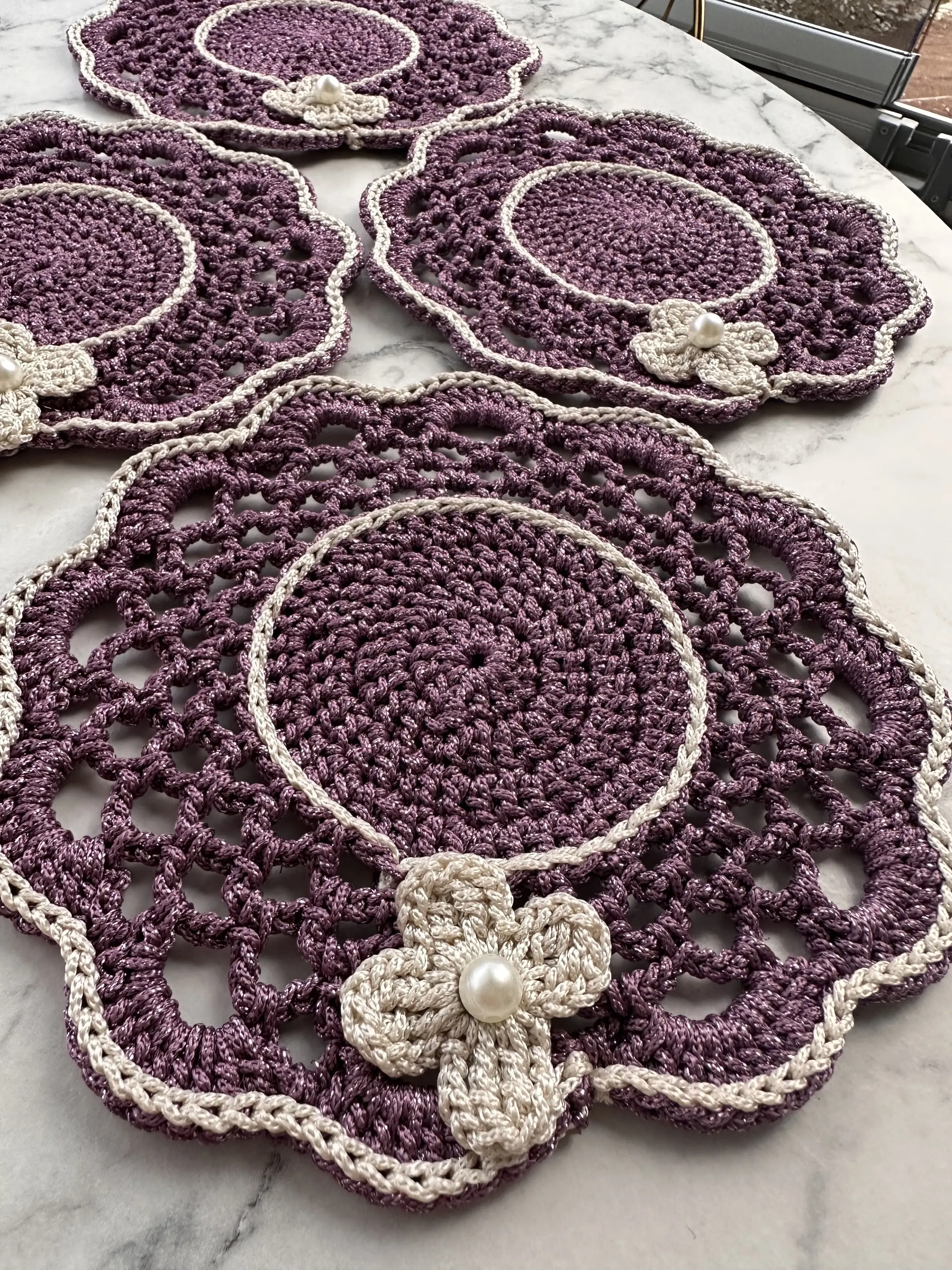 El Yapımı Çiçek Desenli Bardak Altlığı Seti