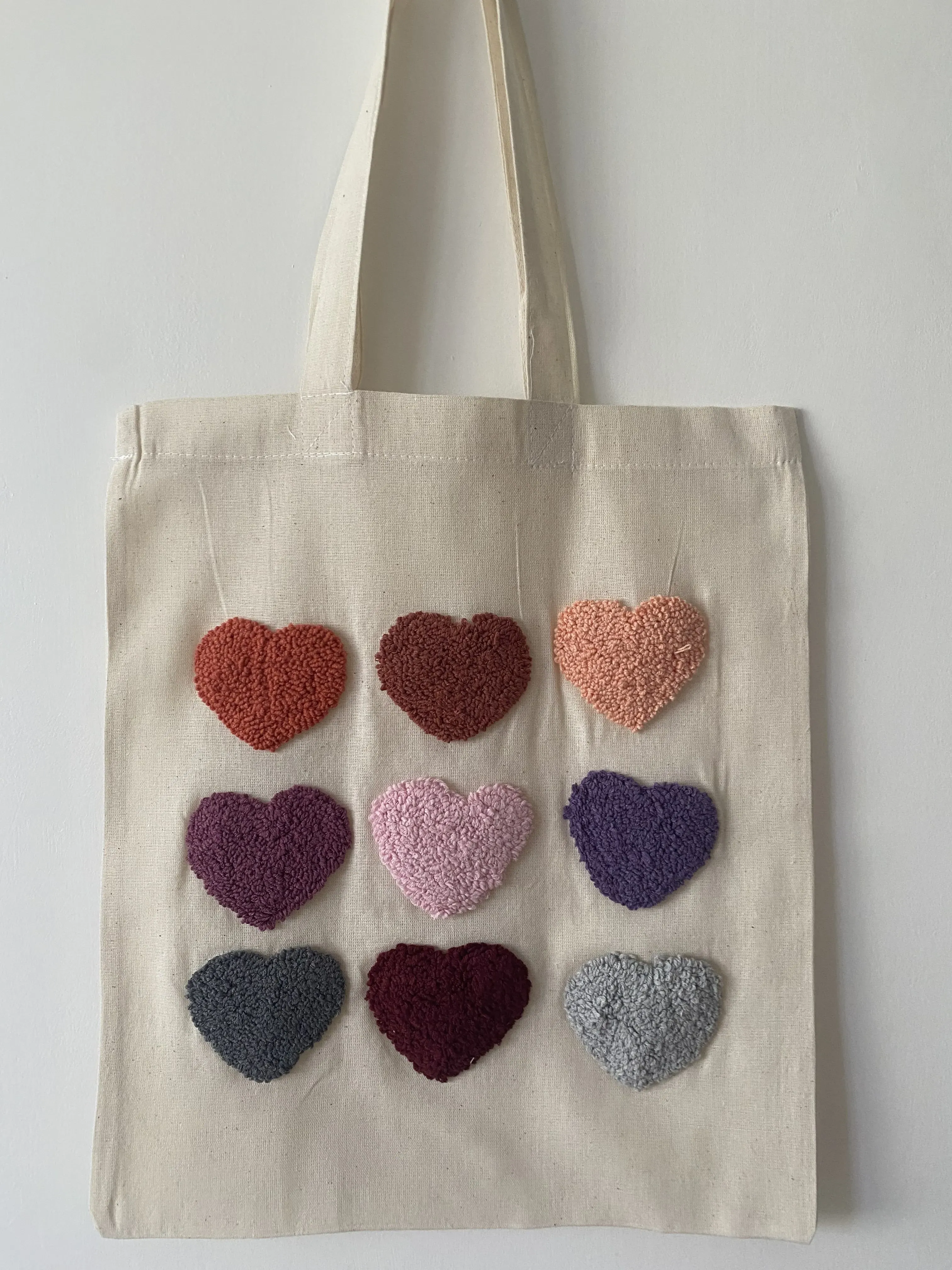 El Yapımı Kalpli Punch Bez Çanta