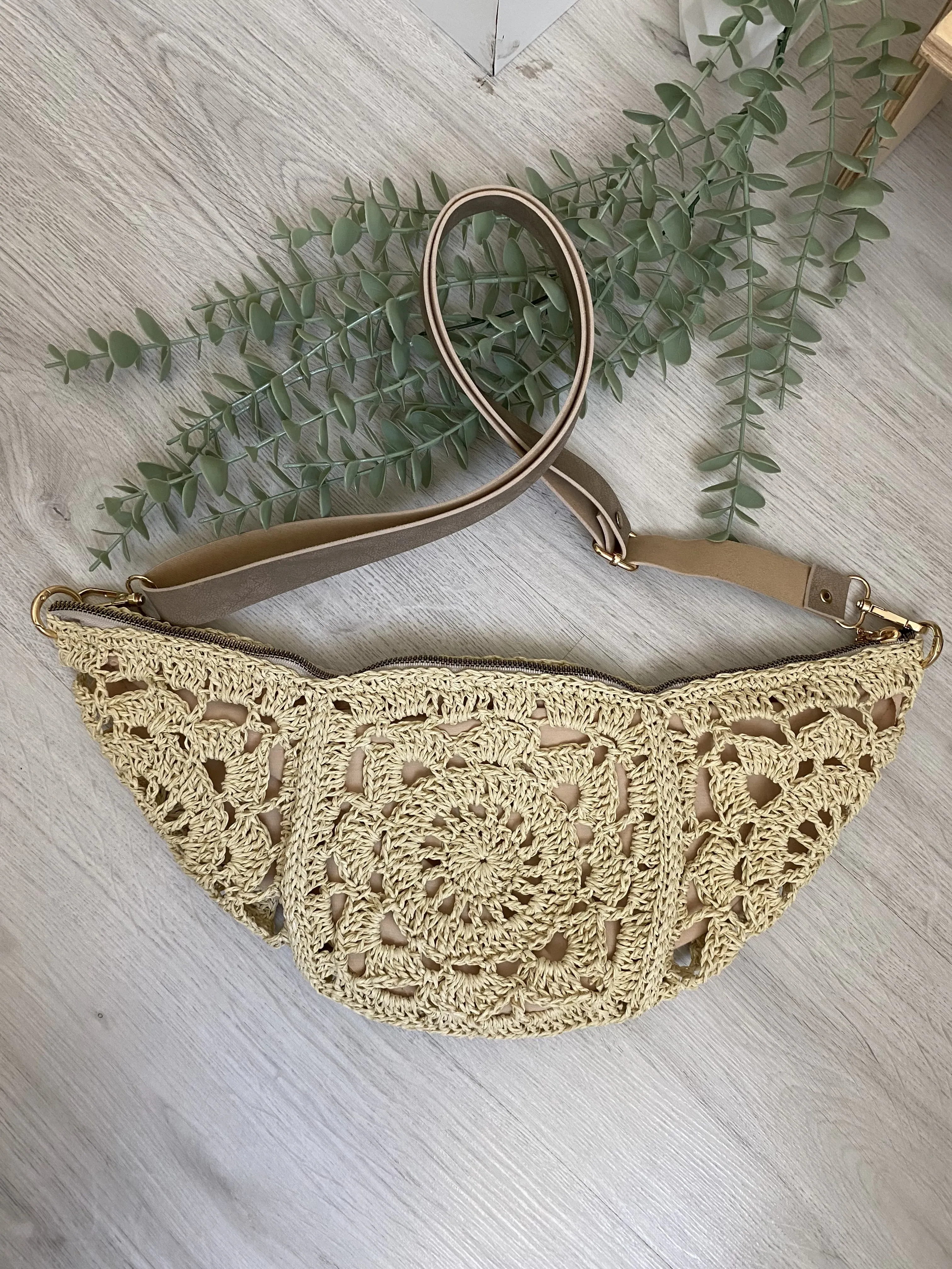 Hasır El Örgüsü Bel Çantası – Orta Boy Şık ve Kullanışlı