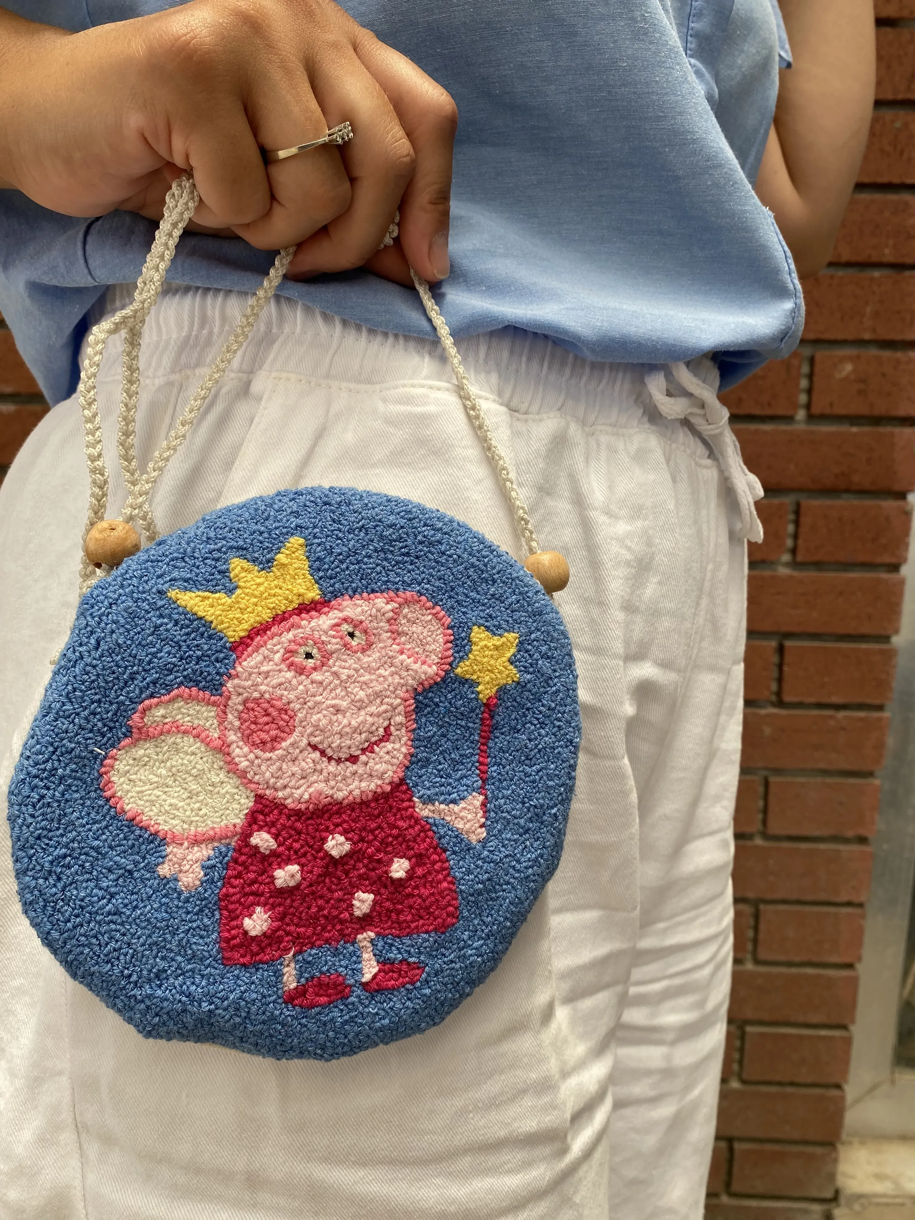 Peppa Pig Desenli Mavi El Örgüsü Kız Çocuk Omuz Çantası - Yuvarlak