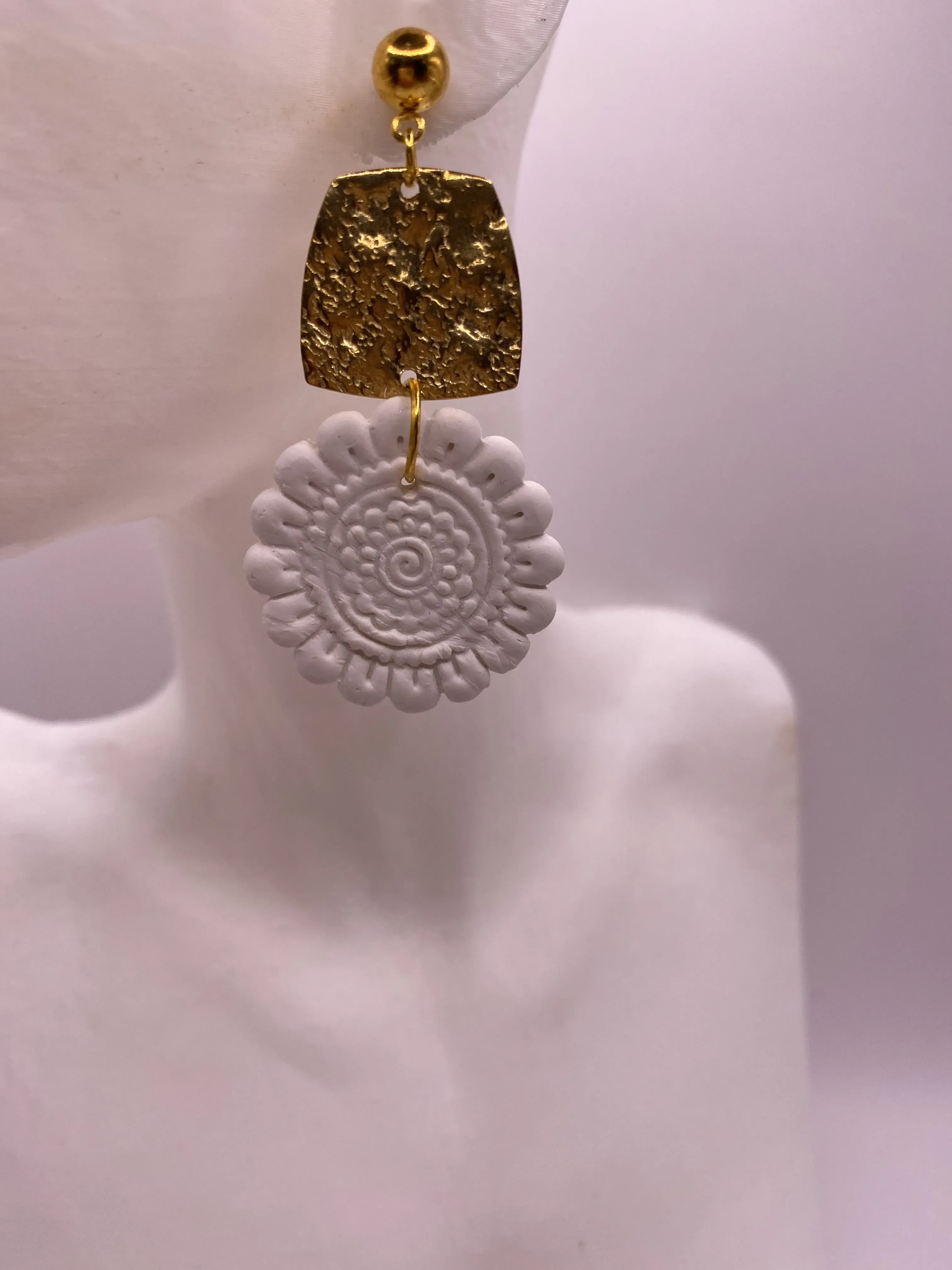White Flower and Gold Detailed Handmade Earring - Stylish and Elegant Design