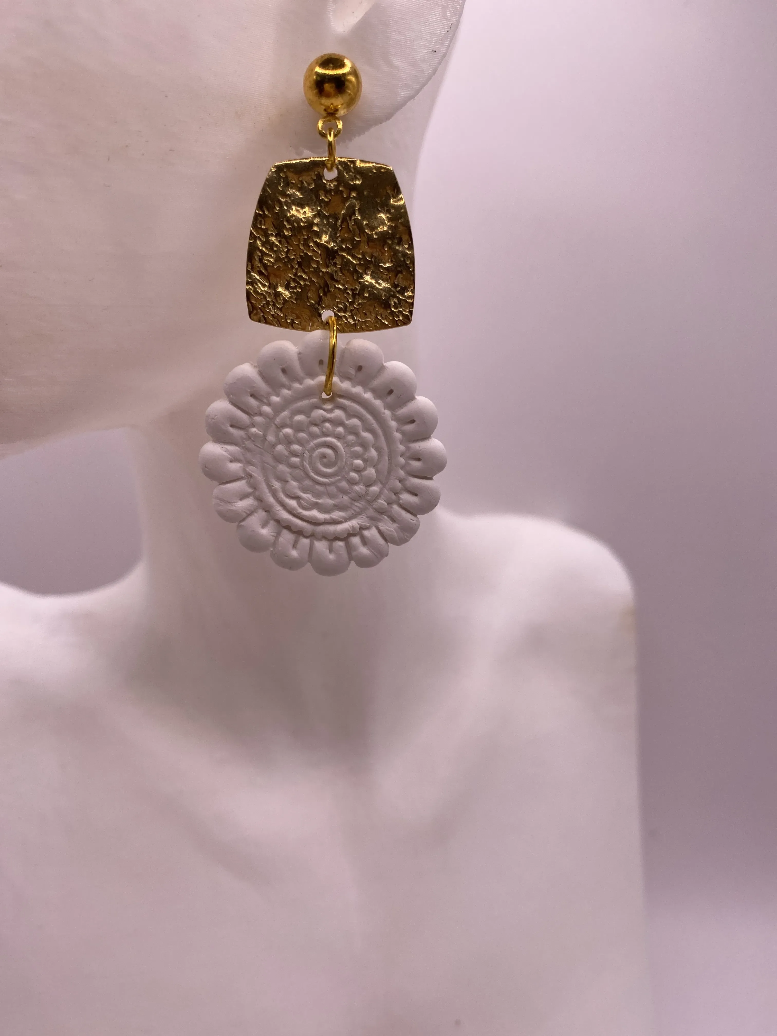 White Flower and Gold Detailed Handmade Earring - Stylish and Elegant Design