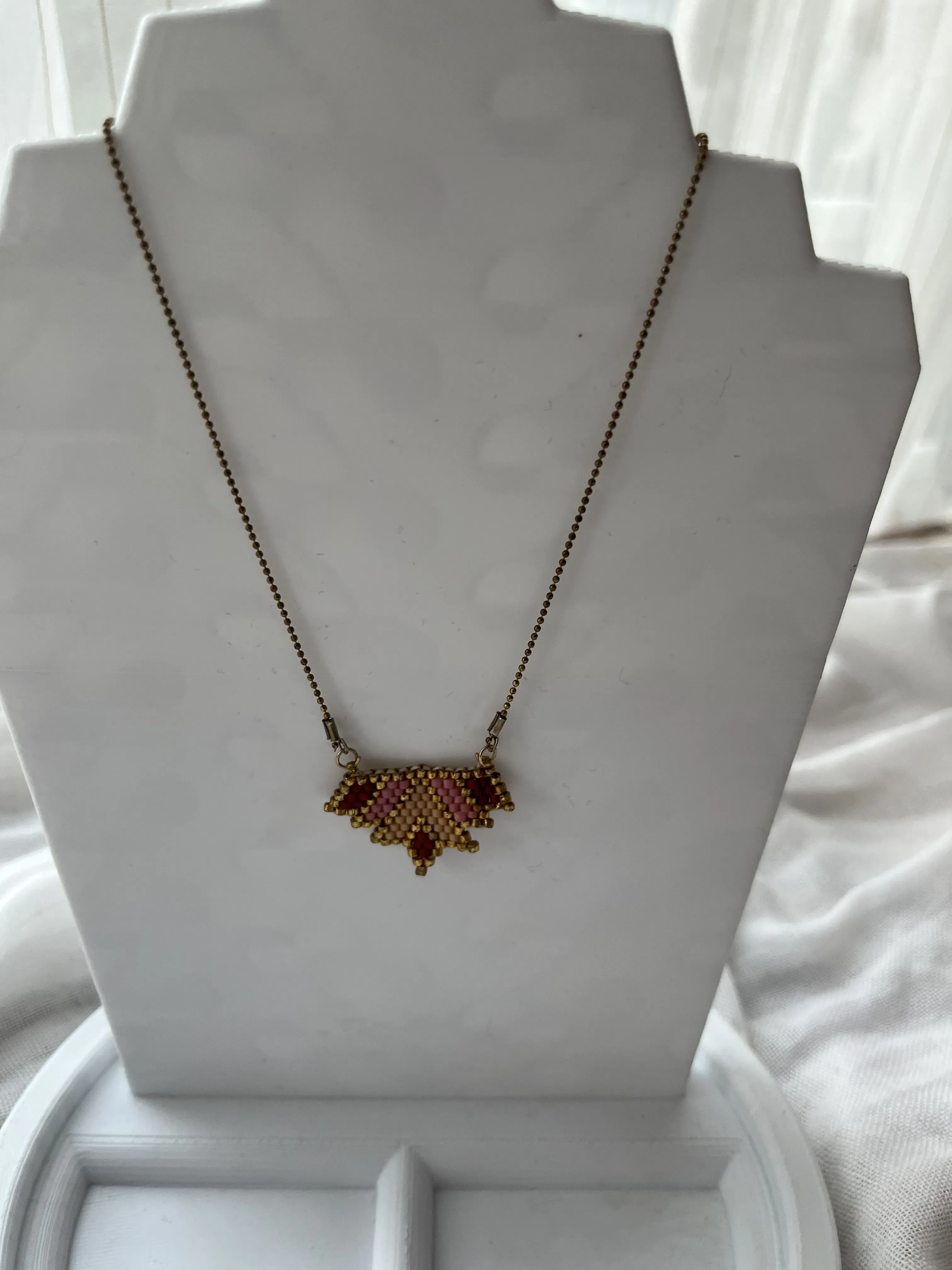 Pembe ve Bordo Renkli Miyuki Boncuklu Geometrik Desenli Kolye
