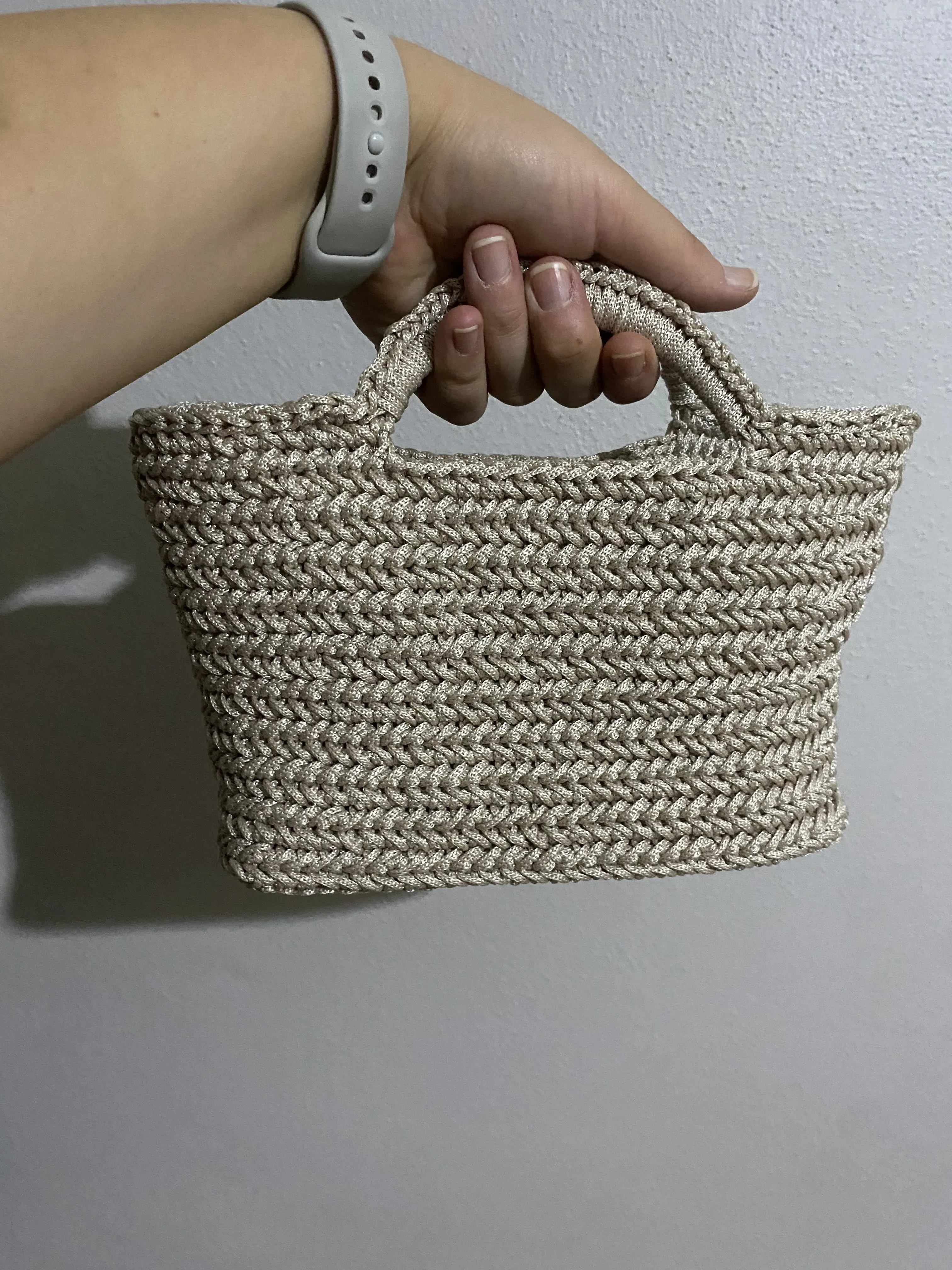 Bej Renkli Makrome İpten Örme Omuz Çantası - El Örgüsü
Output: Beige Color Macrame Yarn Knitted Shoulder Bag - Hand Knitted
