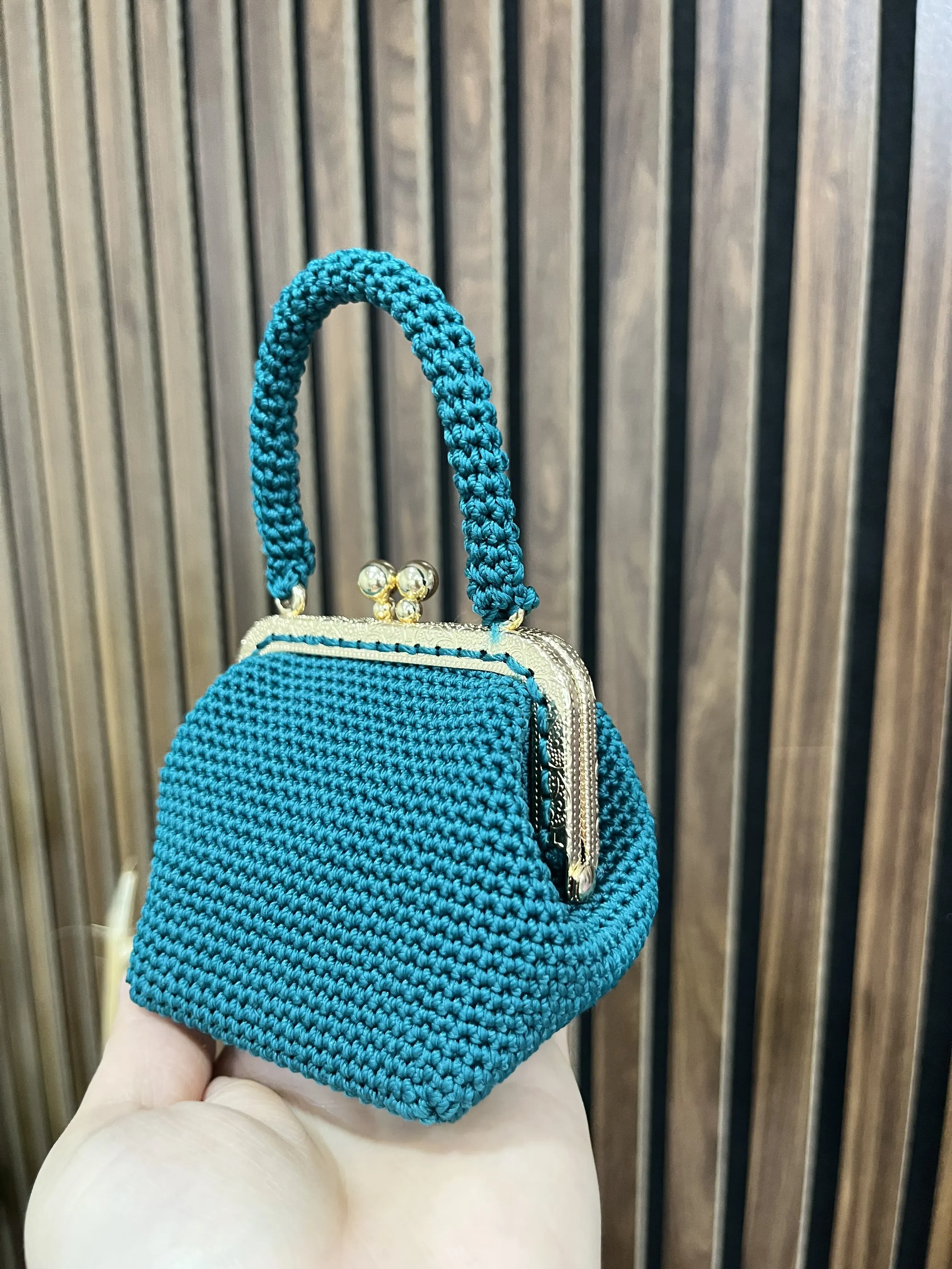 Turkuaz Renkli Örgü Mini Cüzdan - Nakış Detaylı Metal Aksesuarlı