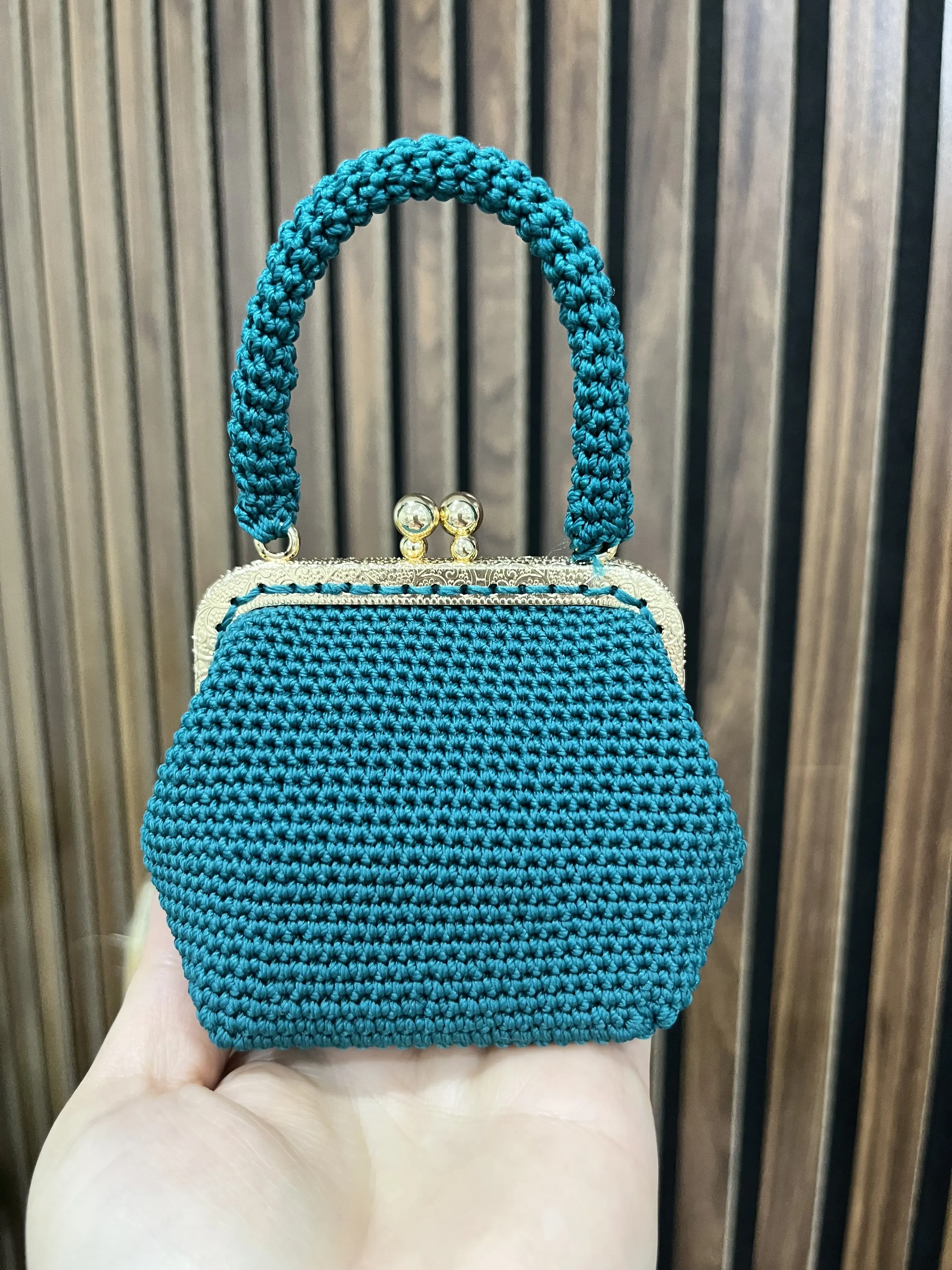 Turkuaz Renkli Örgü Mini Cüzdan - Nakış Detaylı Metal Aksesuarlı