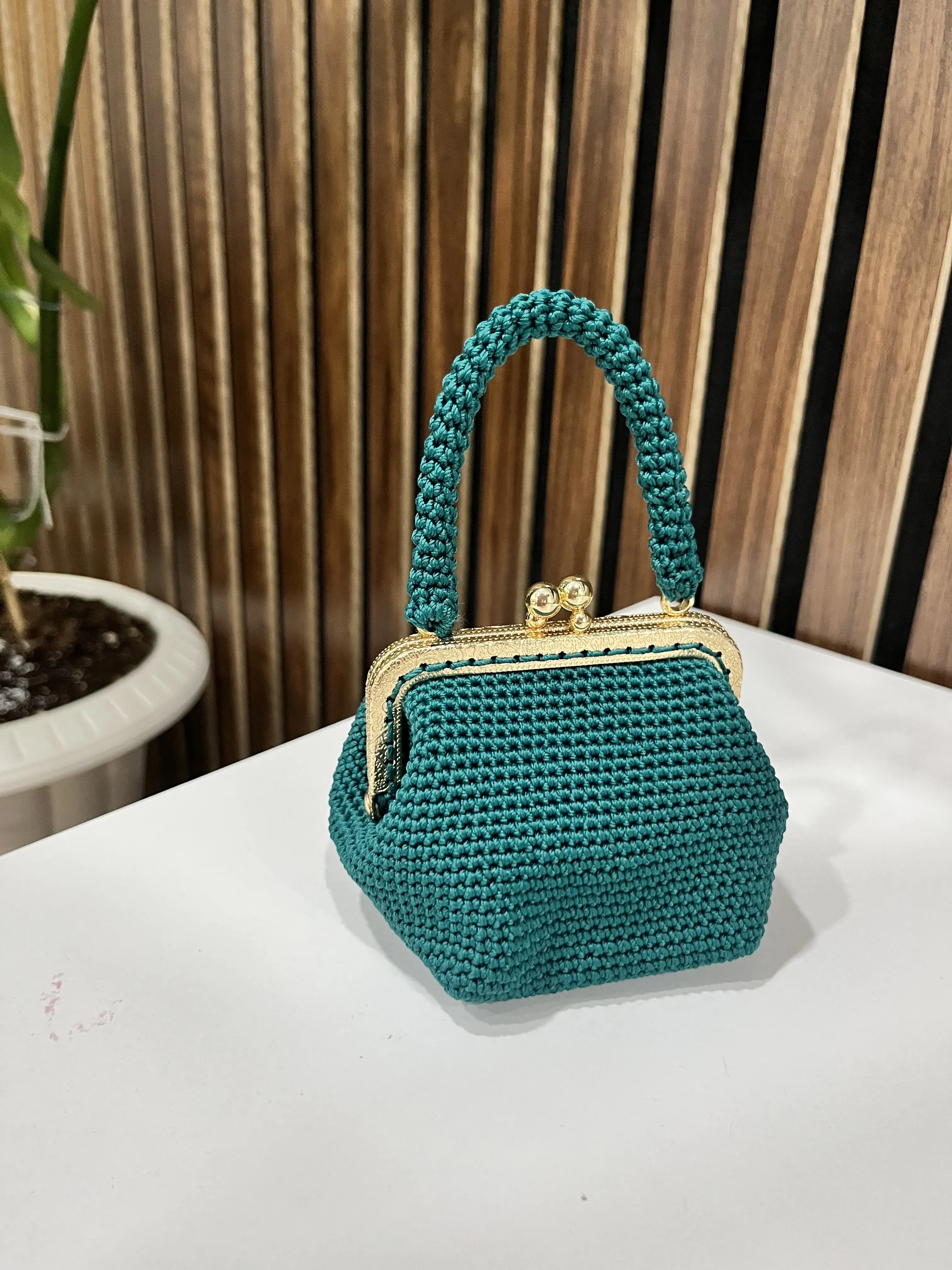 Turkuaz Renkli Örgü Mini Cüzdan - Nakış Detaylı Metal Aksesuarlı