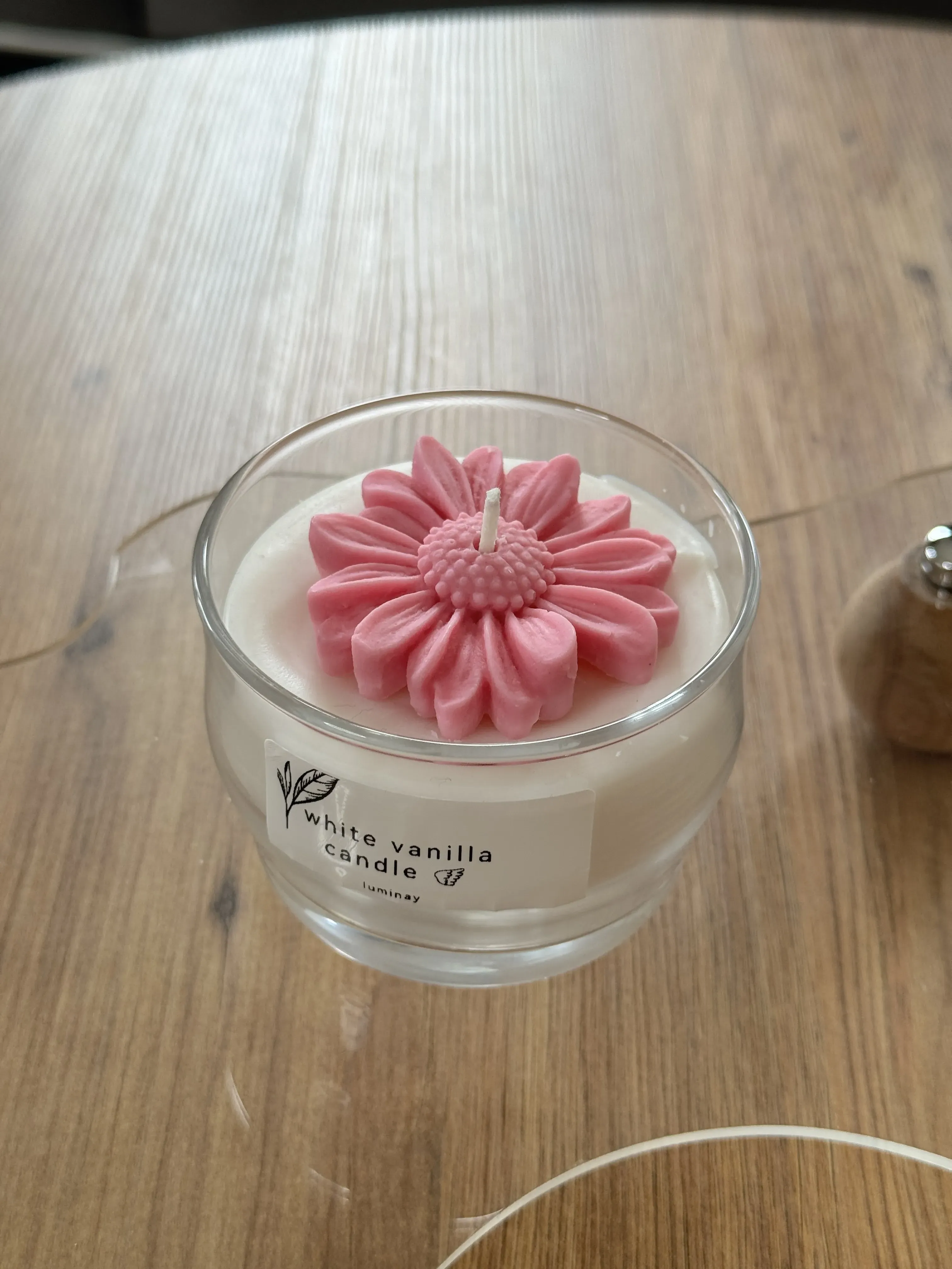 Daisy Designed White Vanilla Candle - In Decorative Glass Bowl