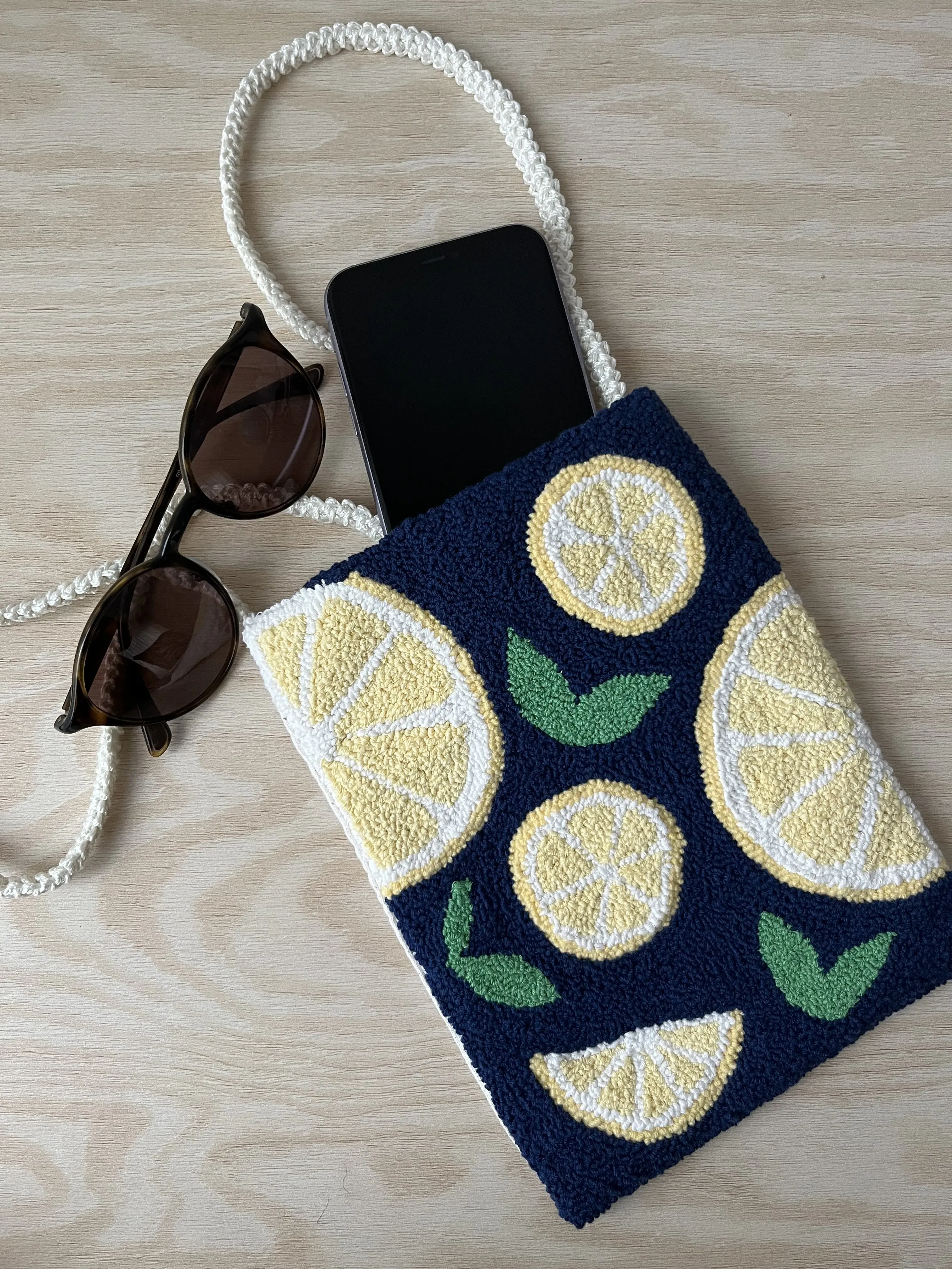 Limon Desenli Punch Nakışı Telefon Çantası - El Emeği