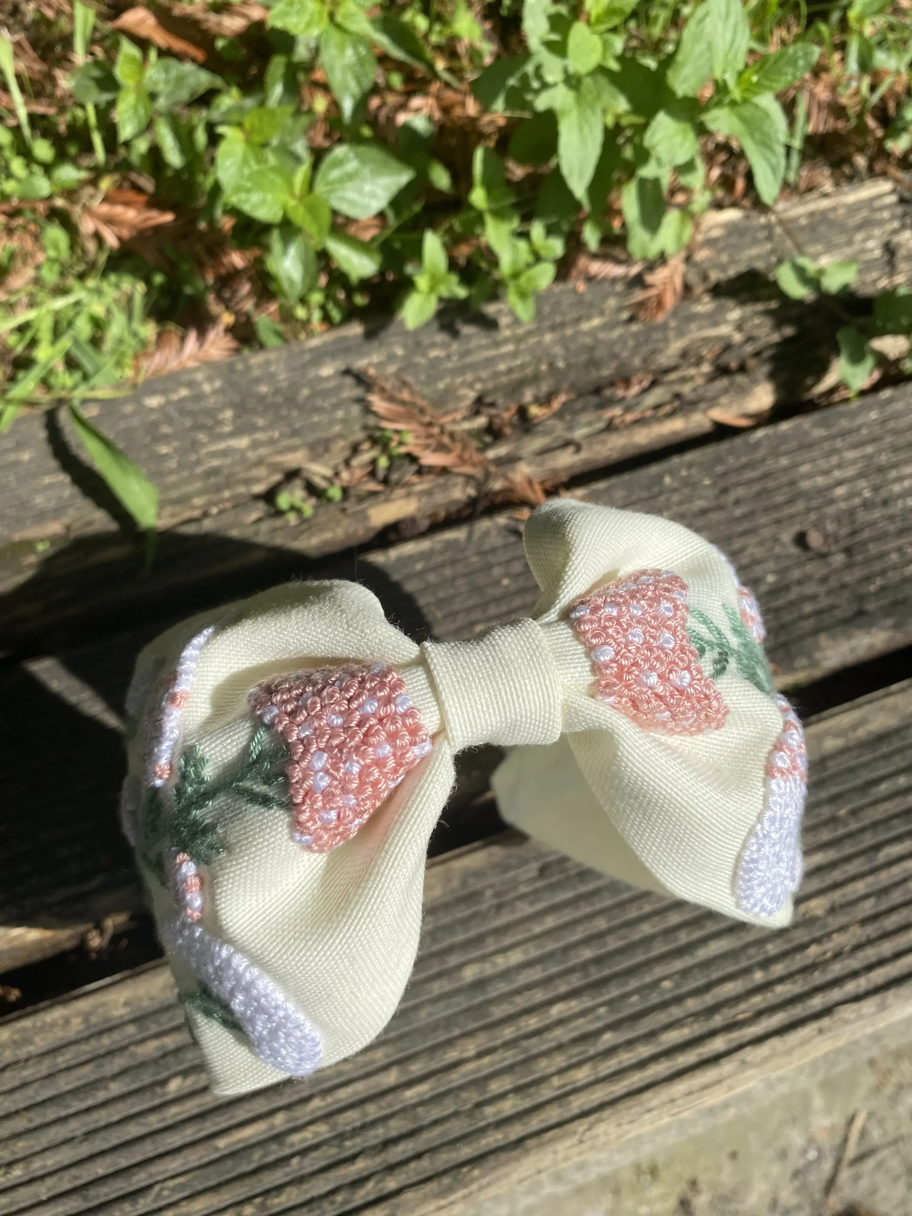 Bej Kumaş Üzerine Bahar Çiçekleri El Nakışı İşlemeli Saç Tacı