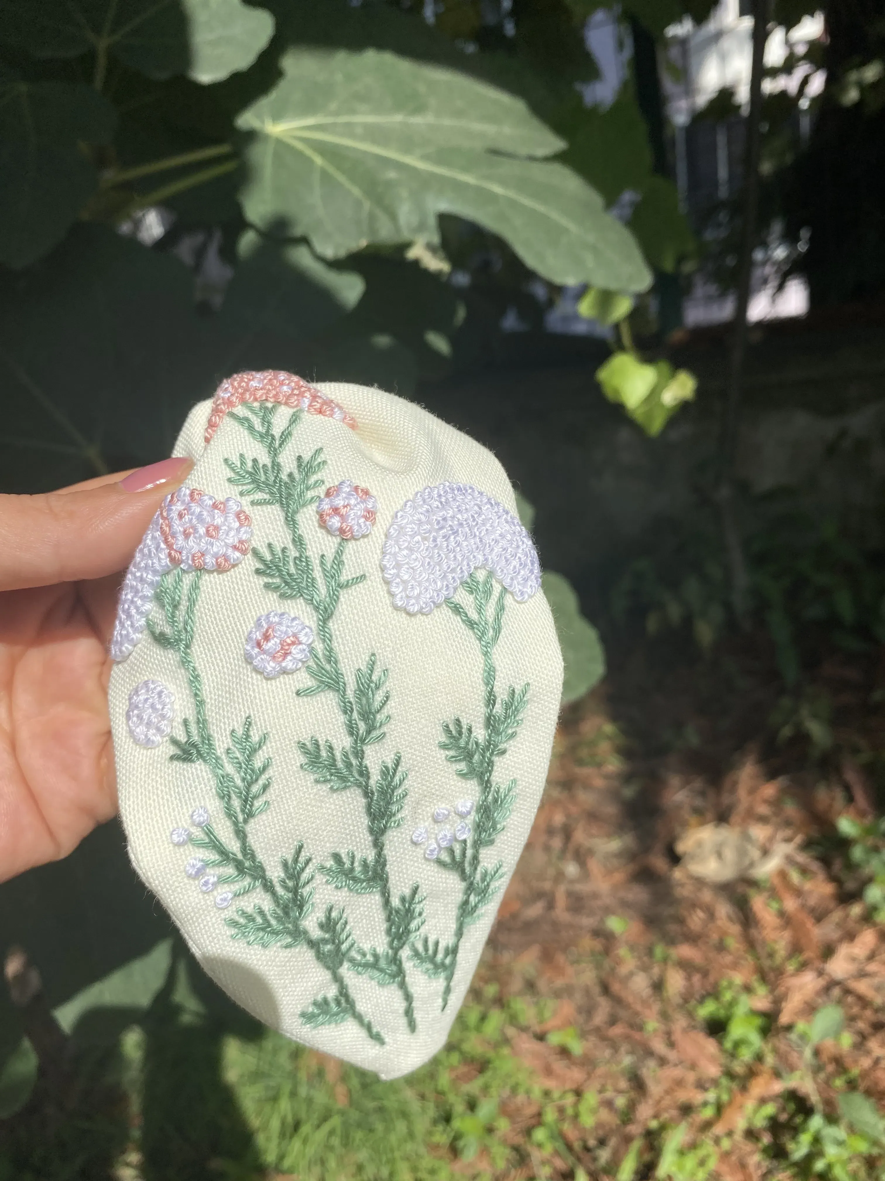 Bej Kumaş Üzerine Bahar Çiçekleri El Nakışı İşlemeli Saç Tacı