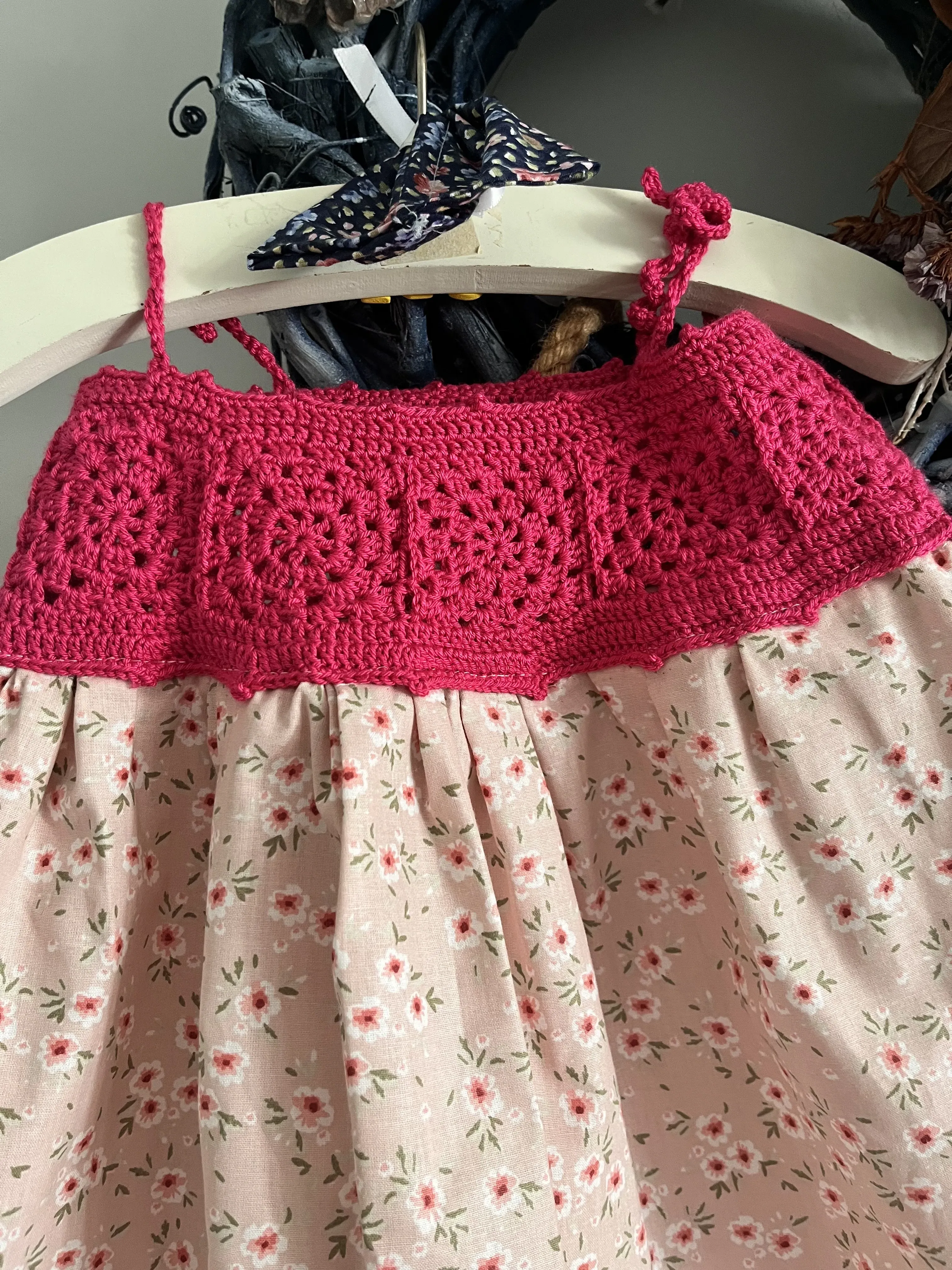 Pembe Çiçek Desenli Kız Çocuk Elbisesi - Pamuk Poplin, El Dikişi