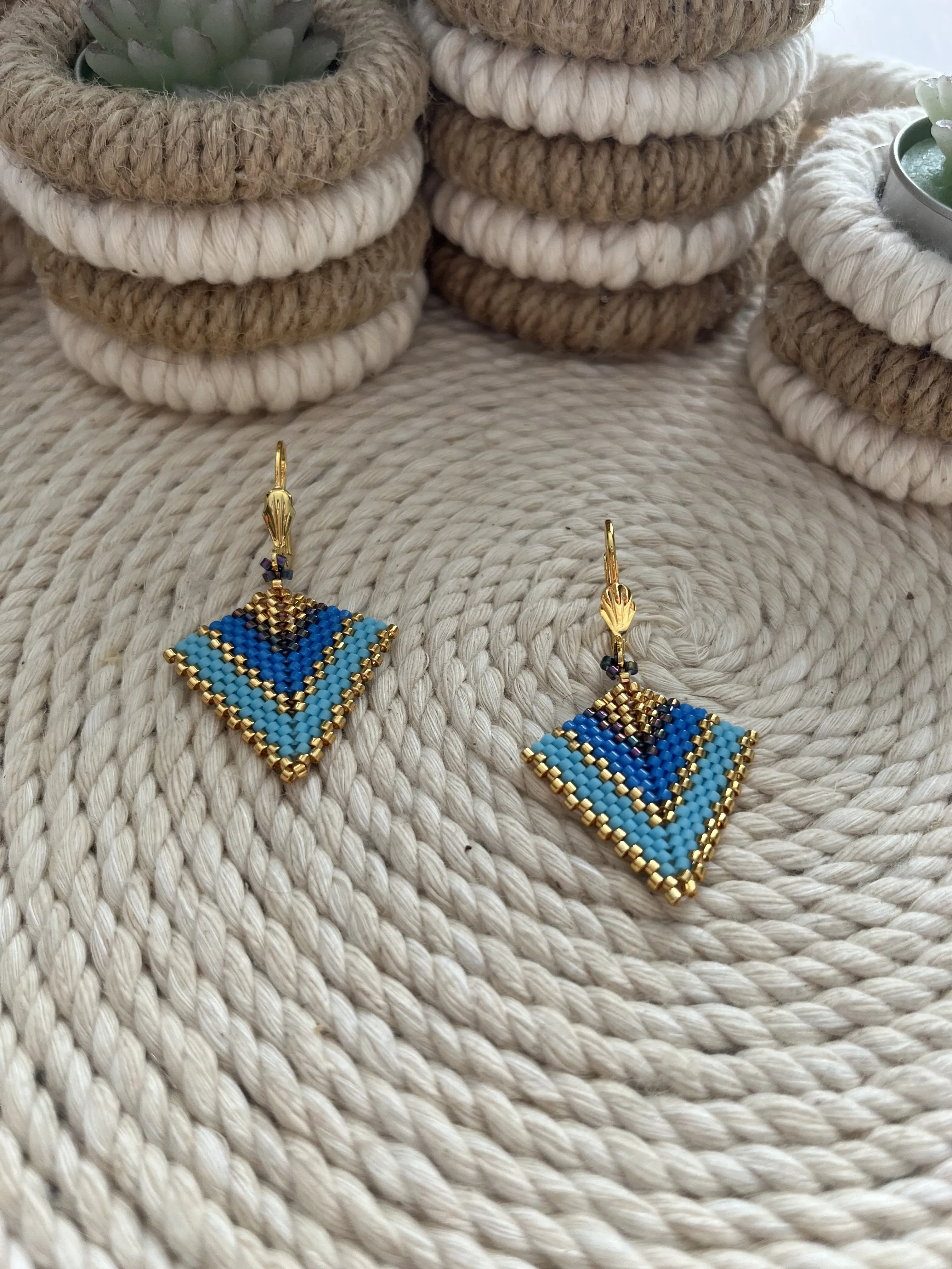 Mavi Tonlarında Miyuki Boncuk Dokuma Küpe - Kilitli Tasarım