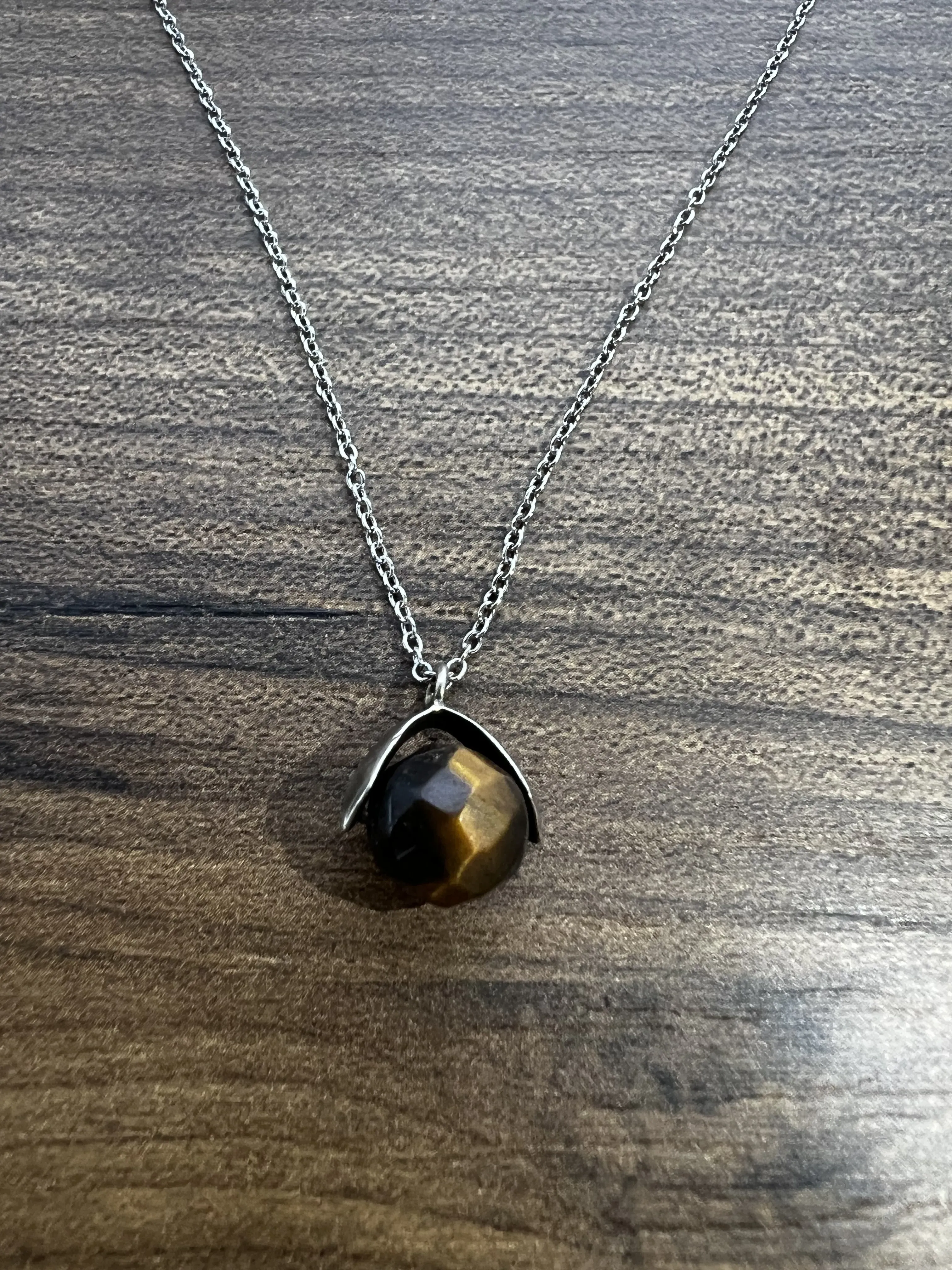 Yuvarlak Faset Kesim Kaplangözü Doğal Taş Gümüş Renk Zincirli Kolye