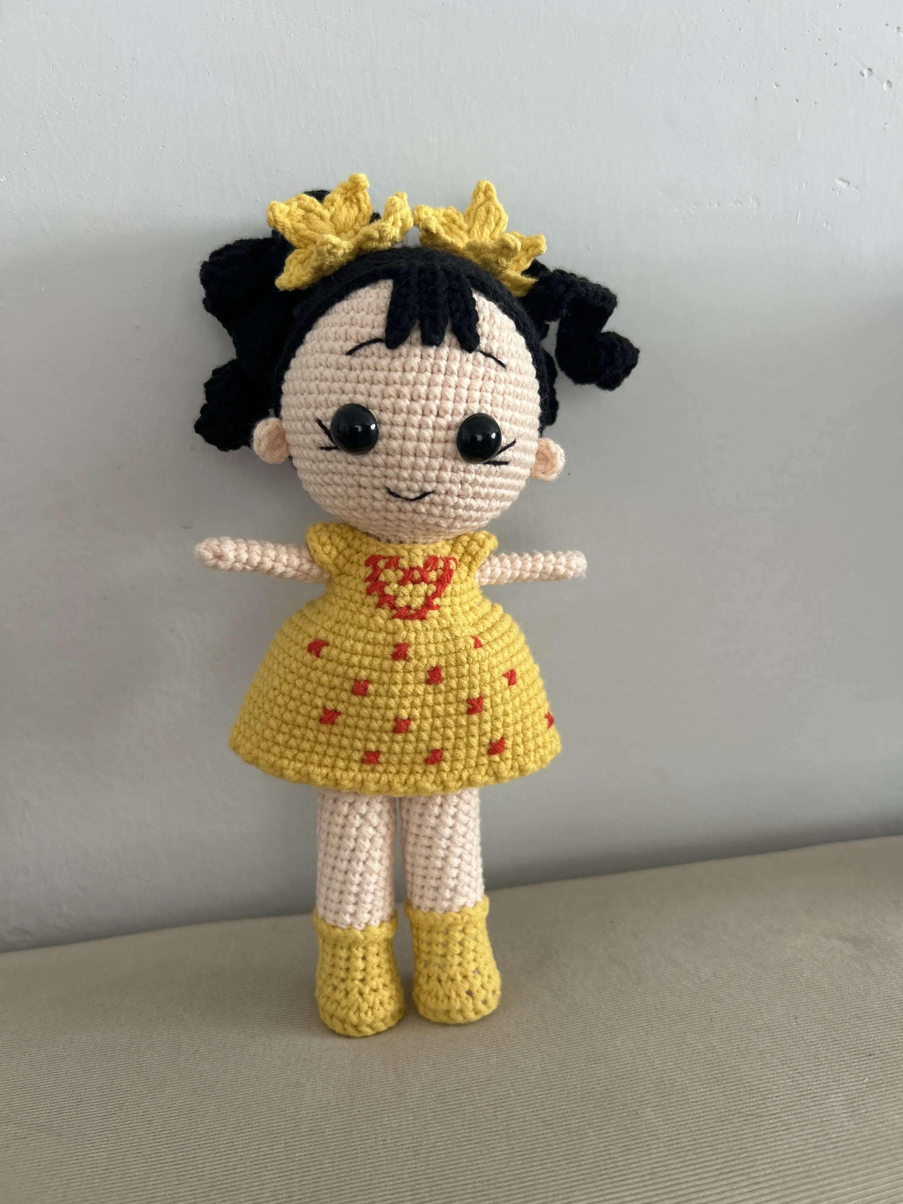 Örme Sarı Elbiseli Mini Kız Bebek - 20 cm Boyunda - El Emeği