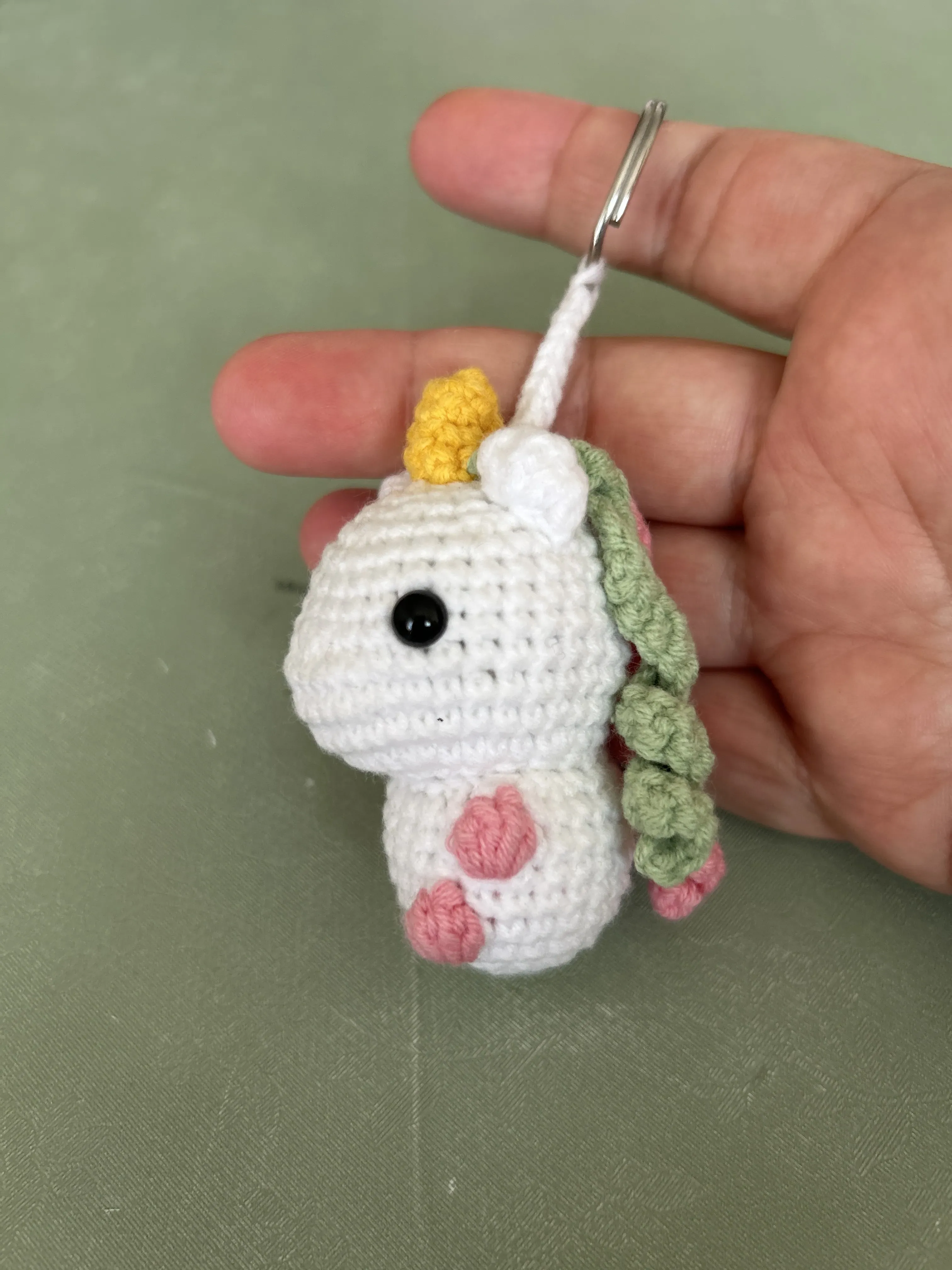 El Örgüsü Amigurumi Unicorn Anahtarlık