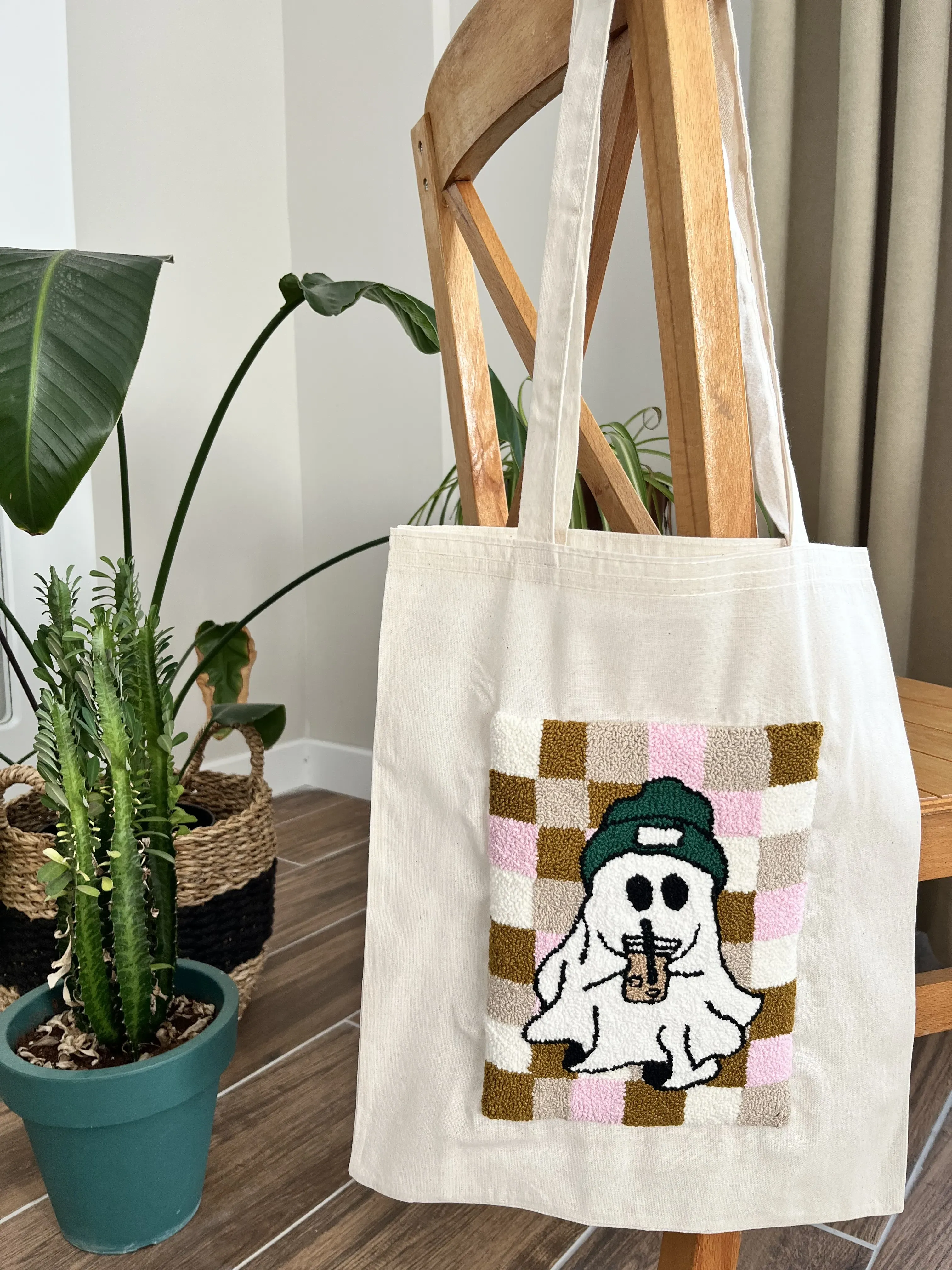 Cadılar Bayramı Temalı Hayalet Figürlü Punch Nakışlı Bez Çanta