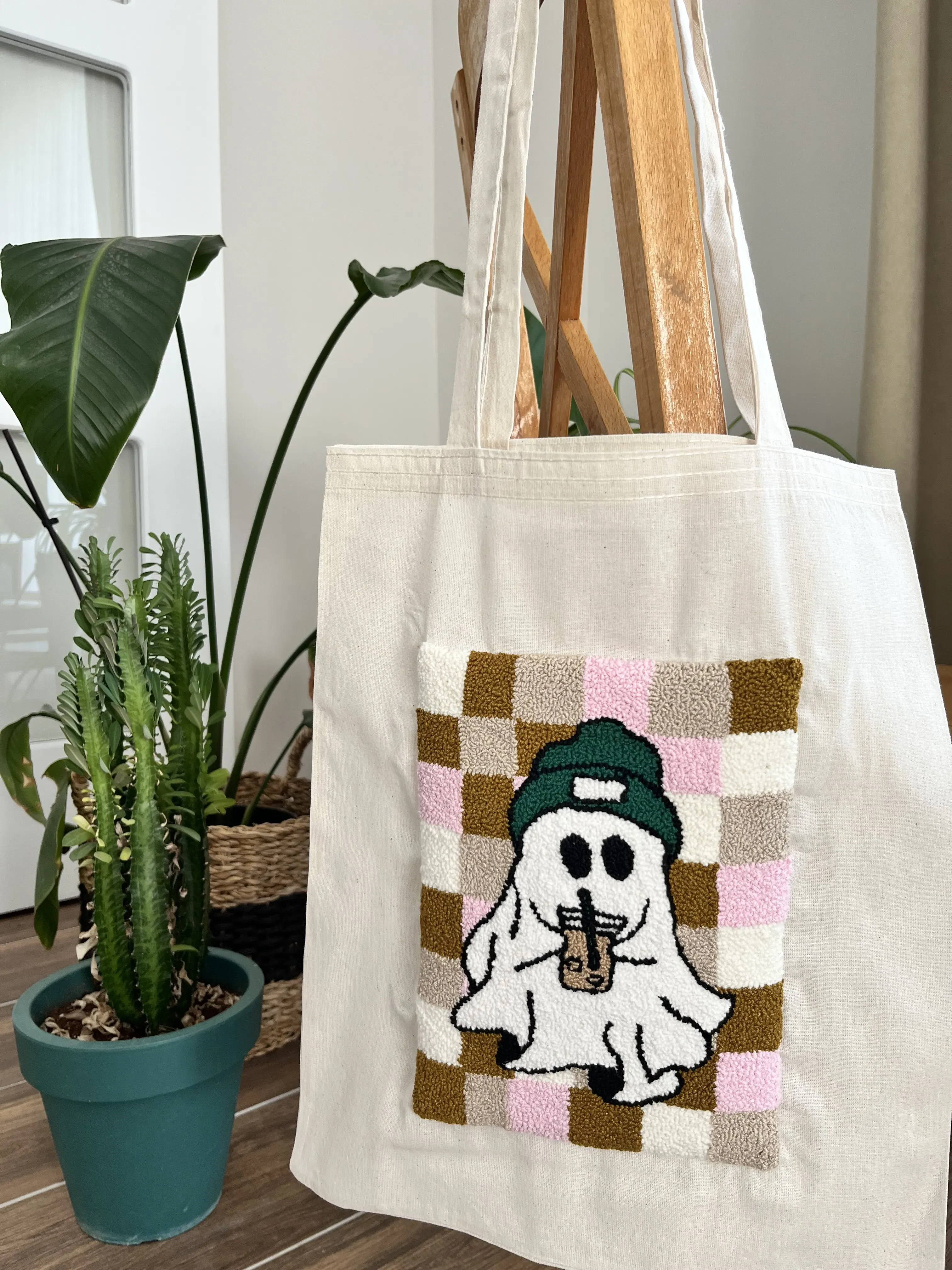 Cadılar Bayramı Temalı Hayalet Figürlü Punch Nakışlı Bez Çanta