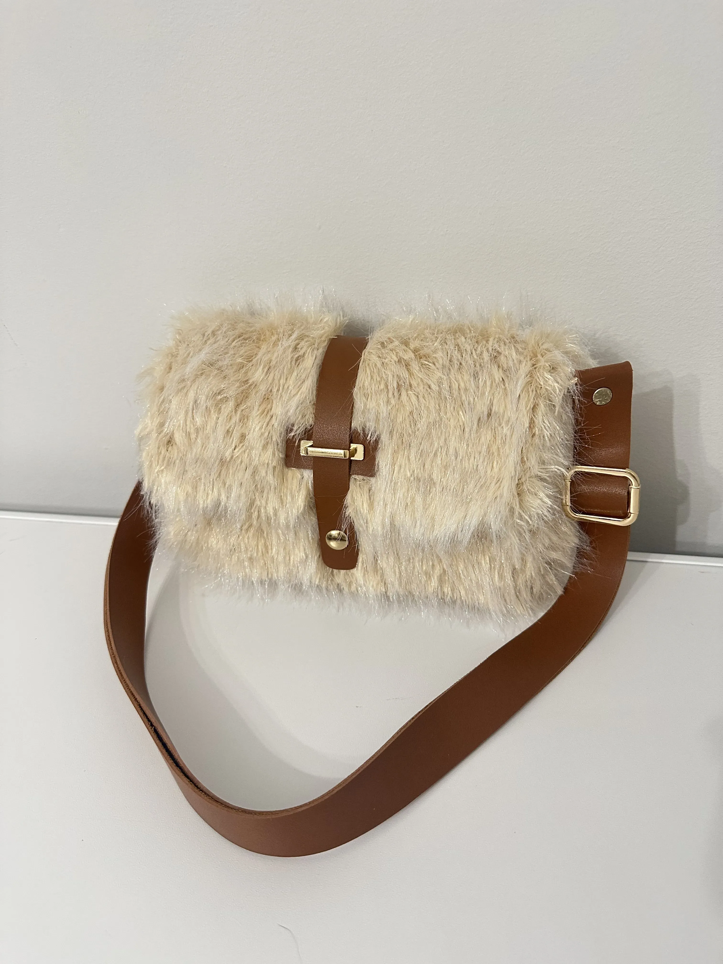 Tüylü Kanvas Omuz Çantası - Taba Renkli Çapraz Askılı, El Örgüsü