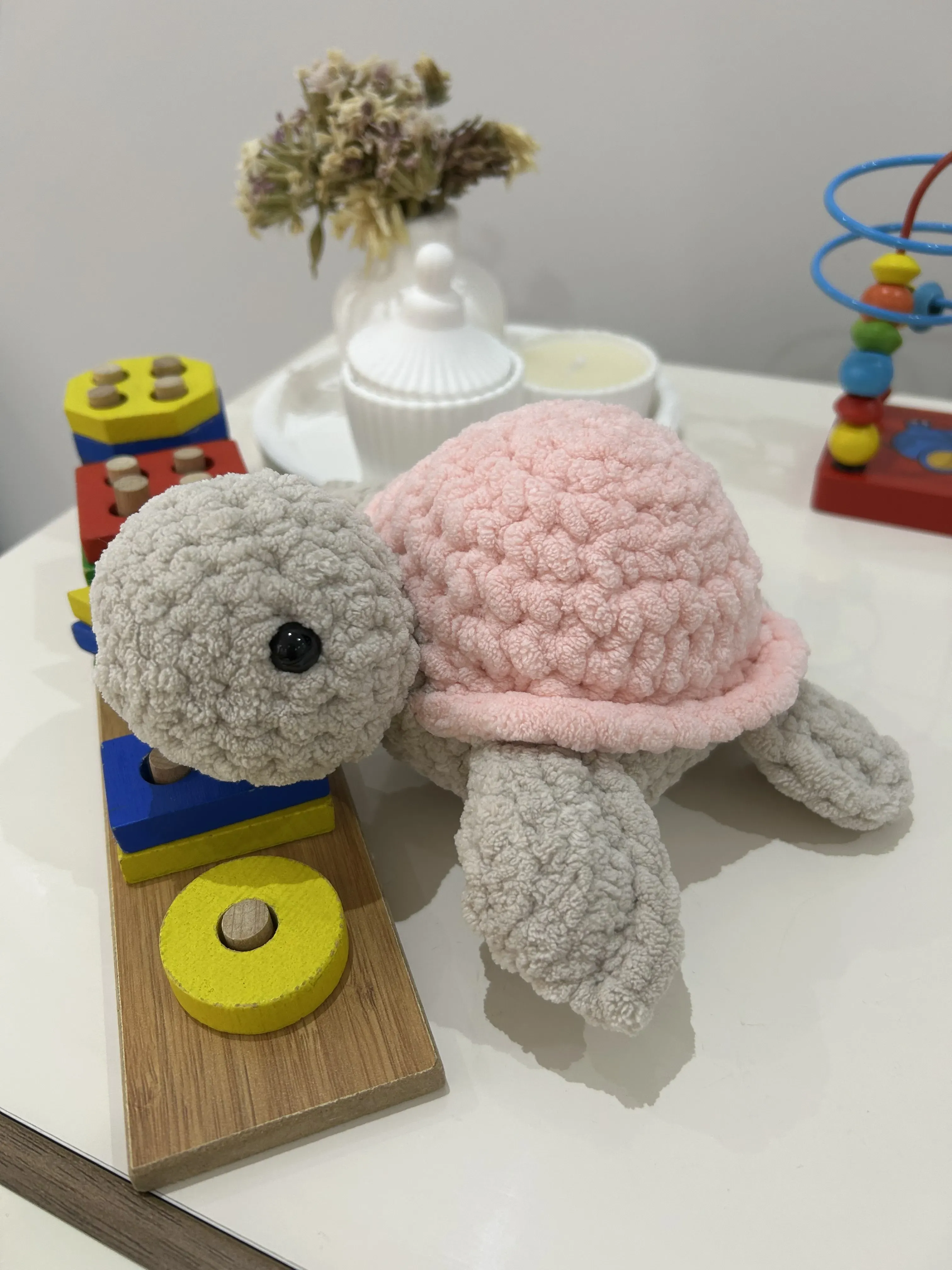 Pembe ve Gri Kadife İpten Örme Kaplumbağa Amigurumi Oyuncak Bebek - El Emeği