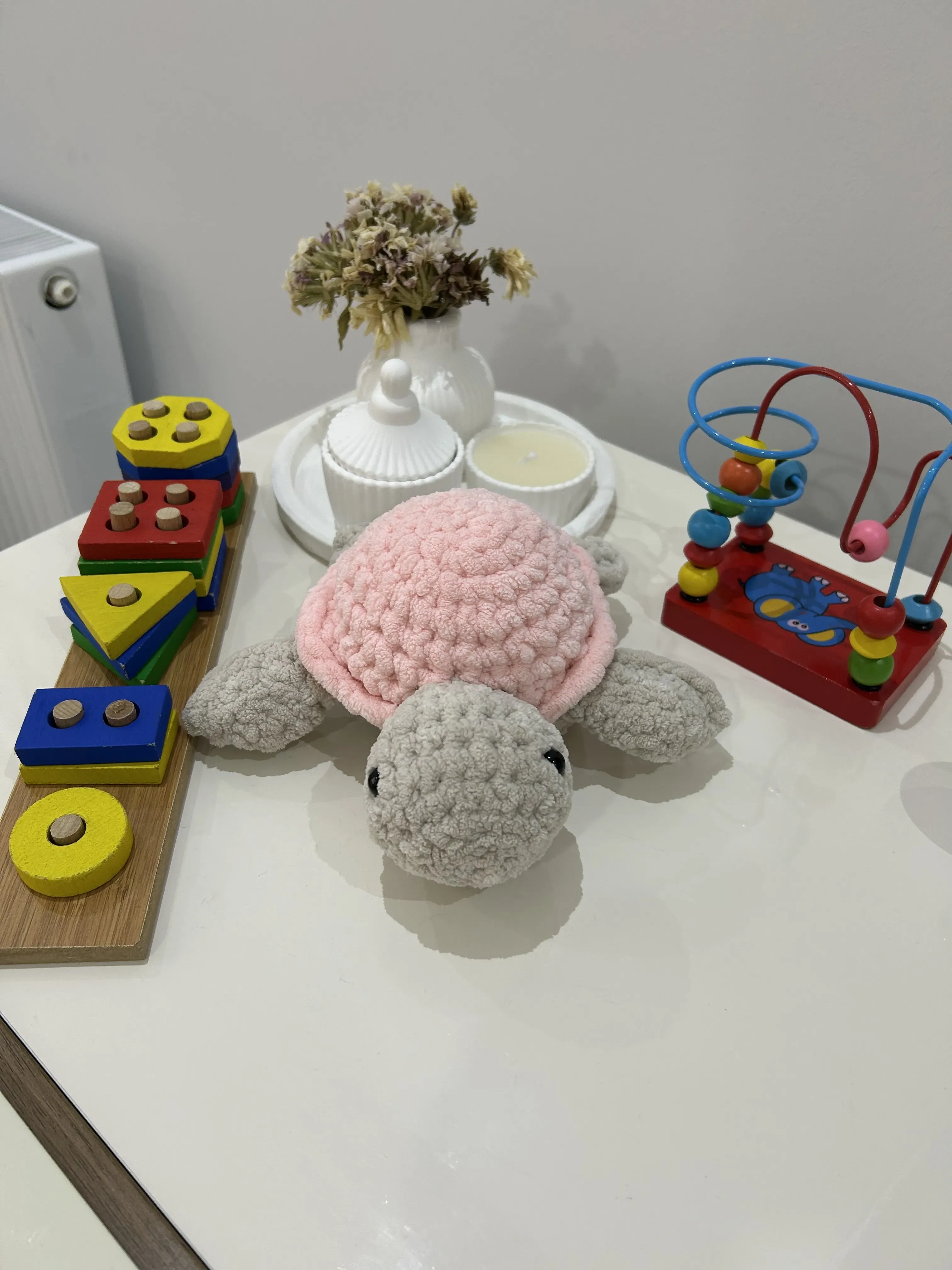 Pembe ve Gri Kadife İpten Örme Kaplumbağa Amigurumi Oyuncak Bebek - El Emeği