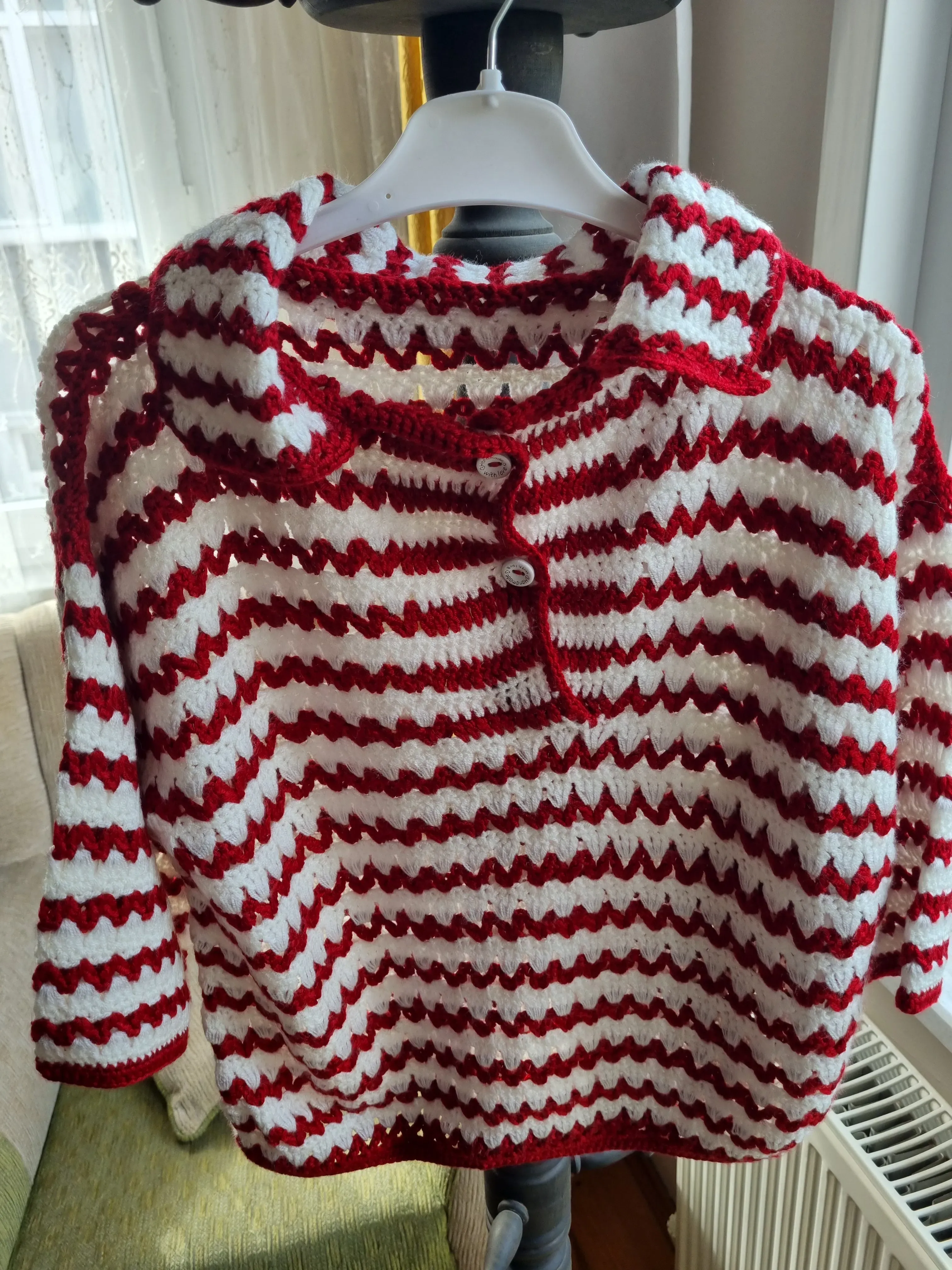 Kadın Kırmızı Beyaz Zigzag Desenli Polo Yaka Örgü Crop Bluz