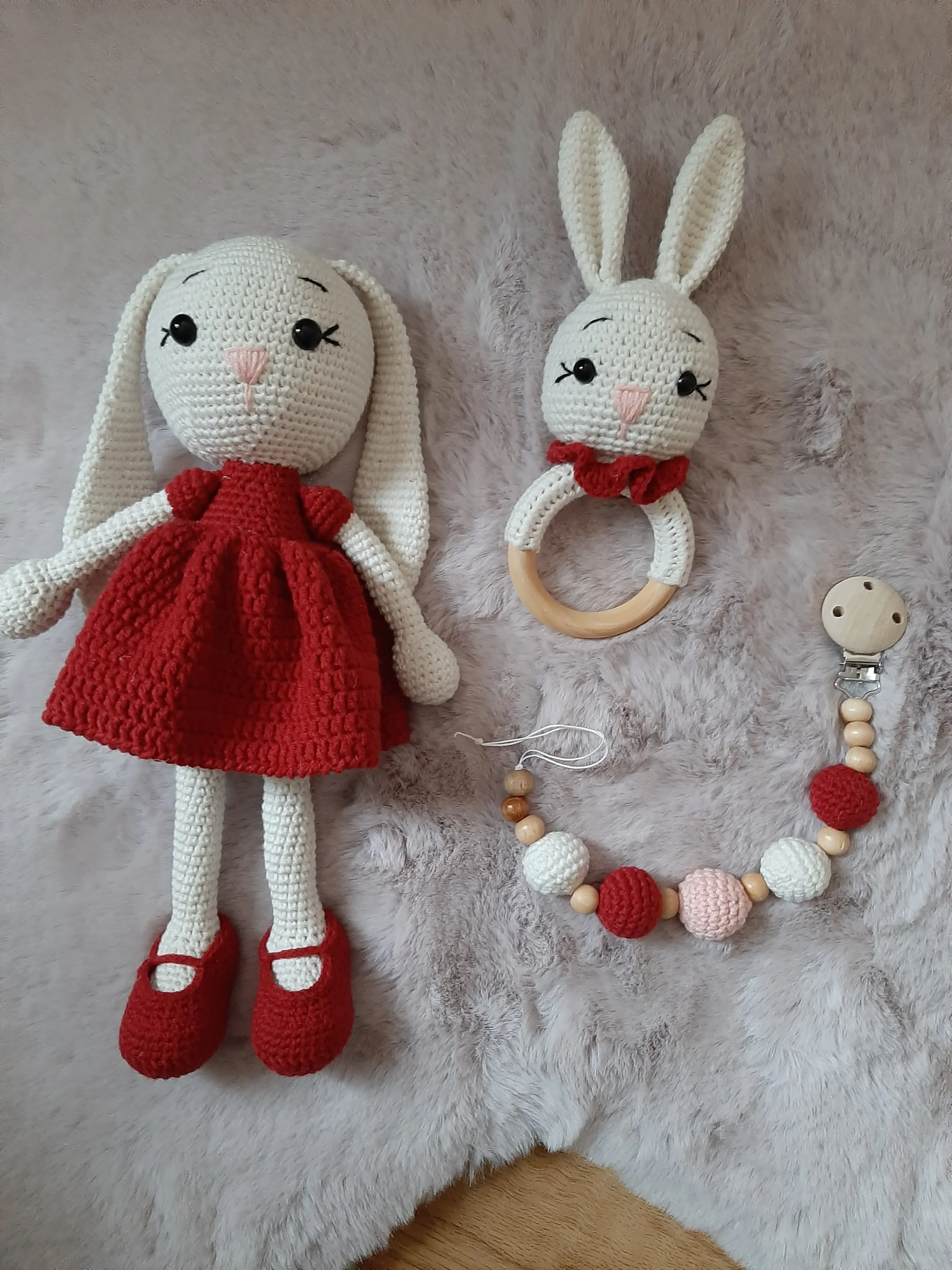 Örgü Oyuncak Tavşan Bebek Seti - Uzun Kulaklı, Kızıl Elbise