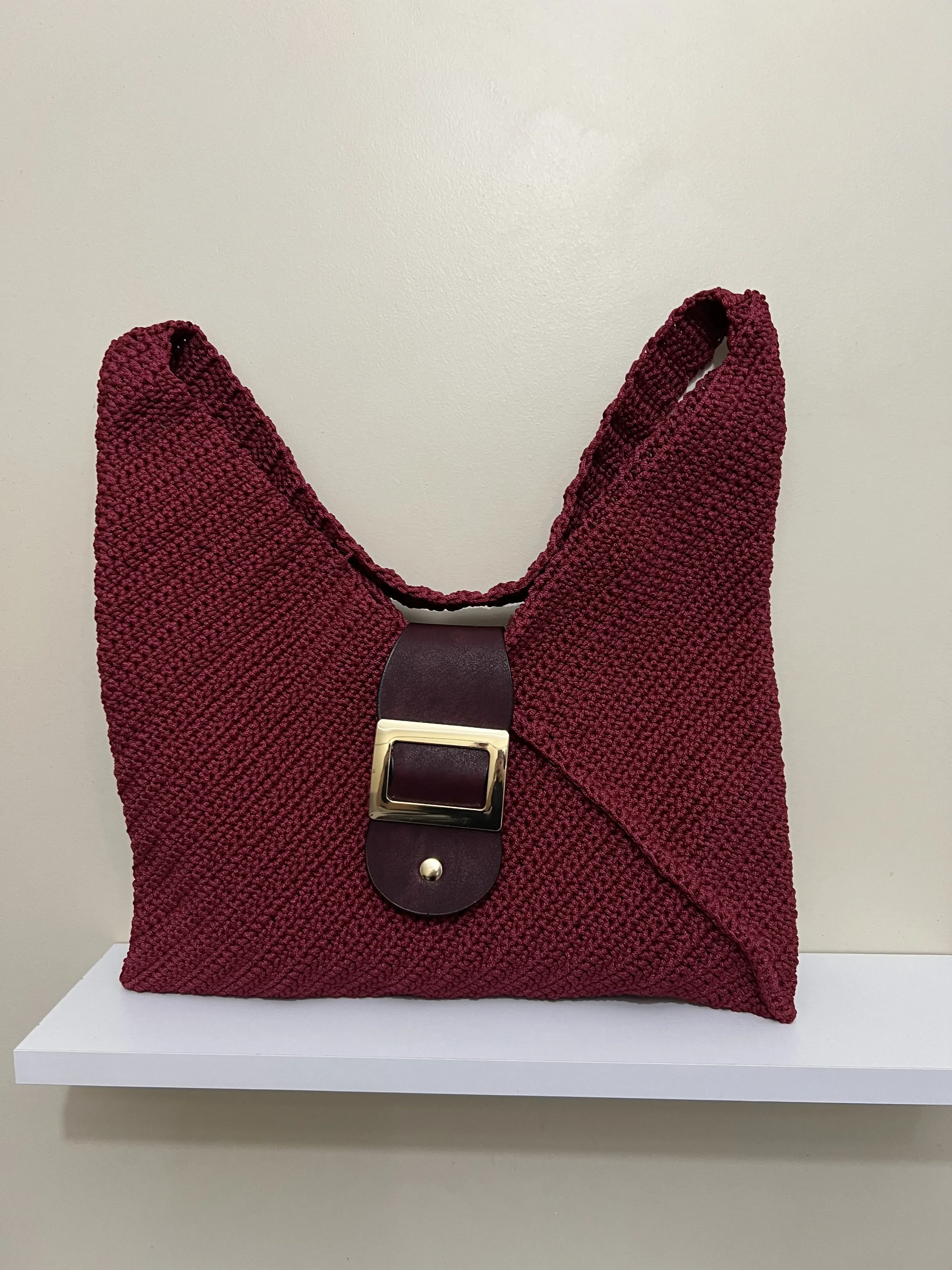 Bordo Renk El Örgüsü Omuz Çantası - Deri Detaylı Tokalı