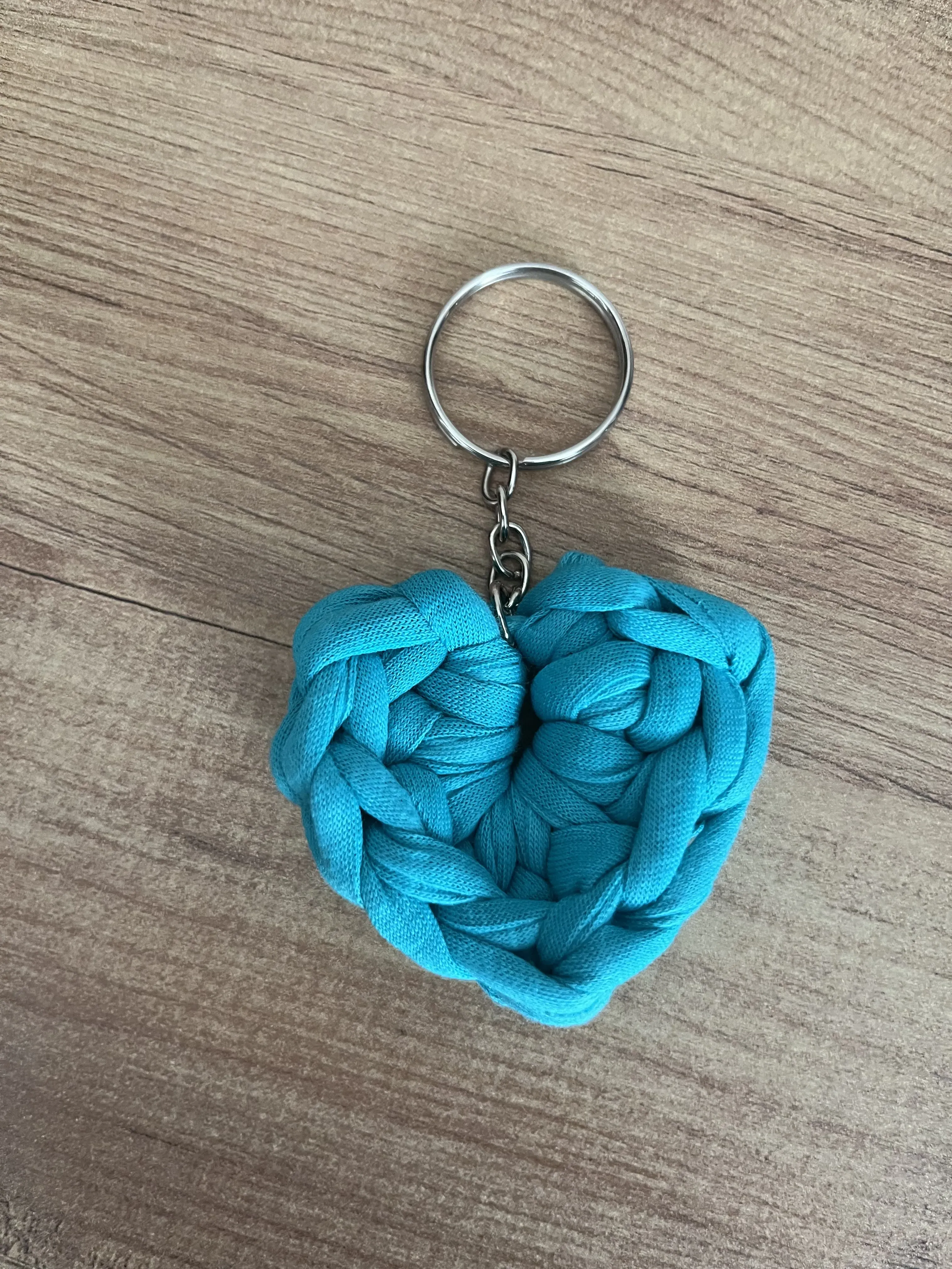 💙 El Örgüsü Kalp Anahtarlık – Turkuaz