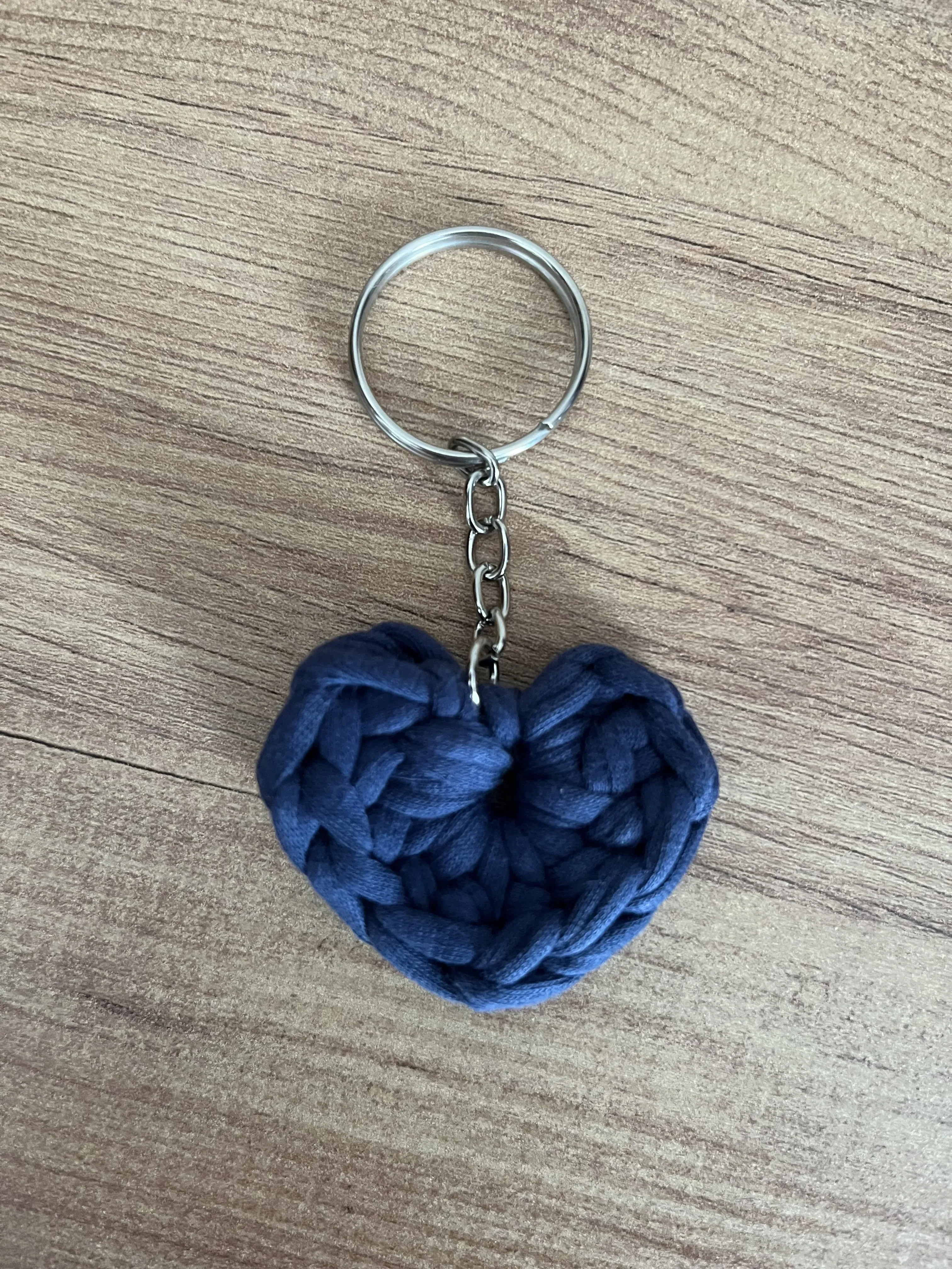 💙 El Örgüsü Kalp Anahtarlık – Lacivert