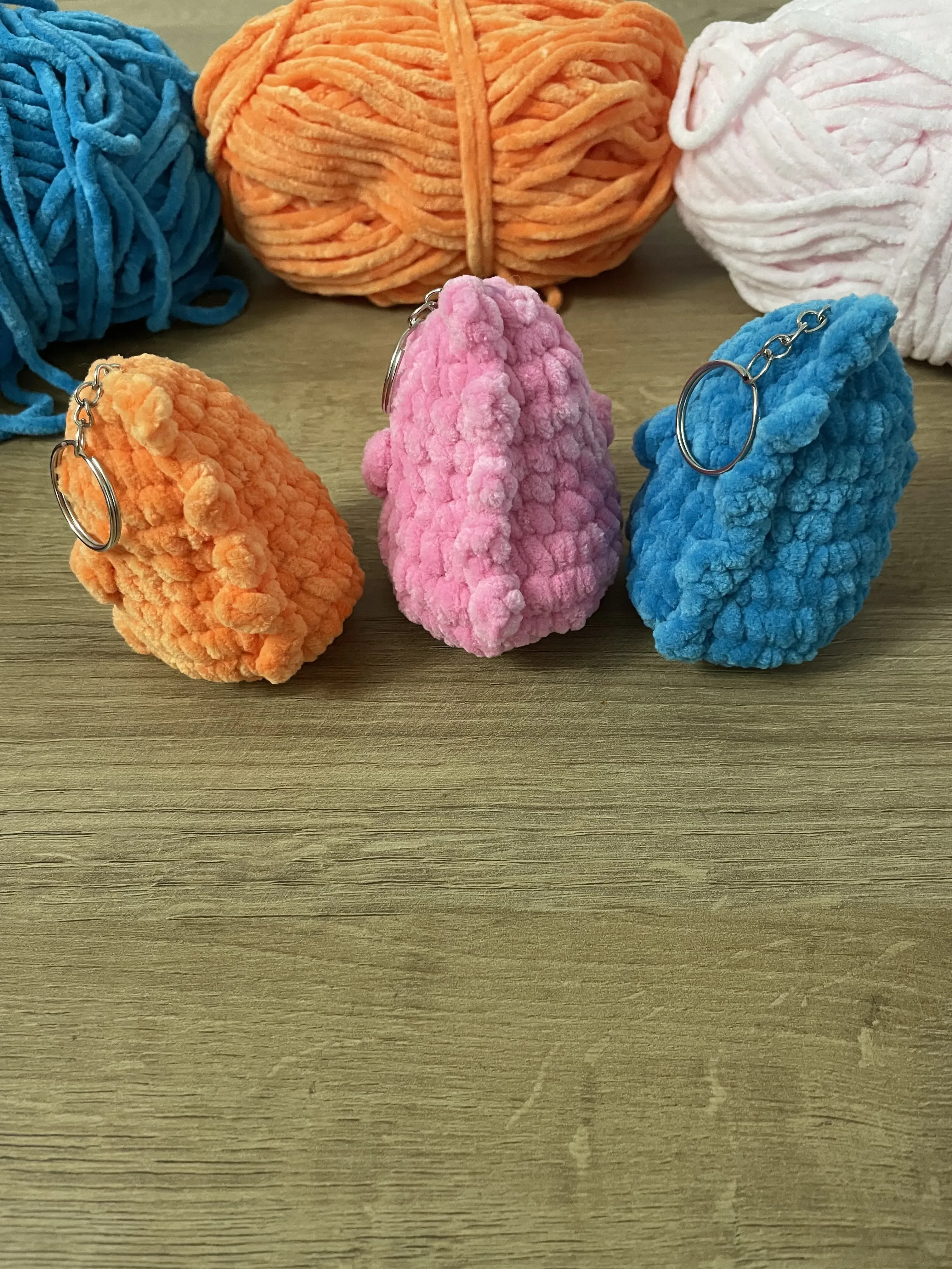 Sevimli Dinocan Kardeşler Örgü Peluş Anahtarlık - 3 Adet Renkli