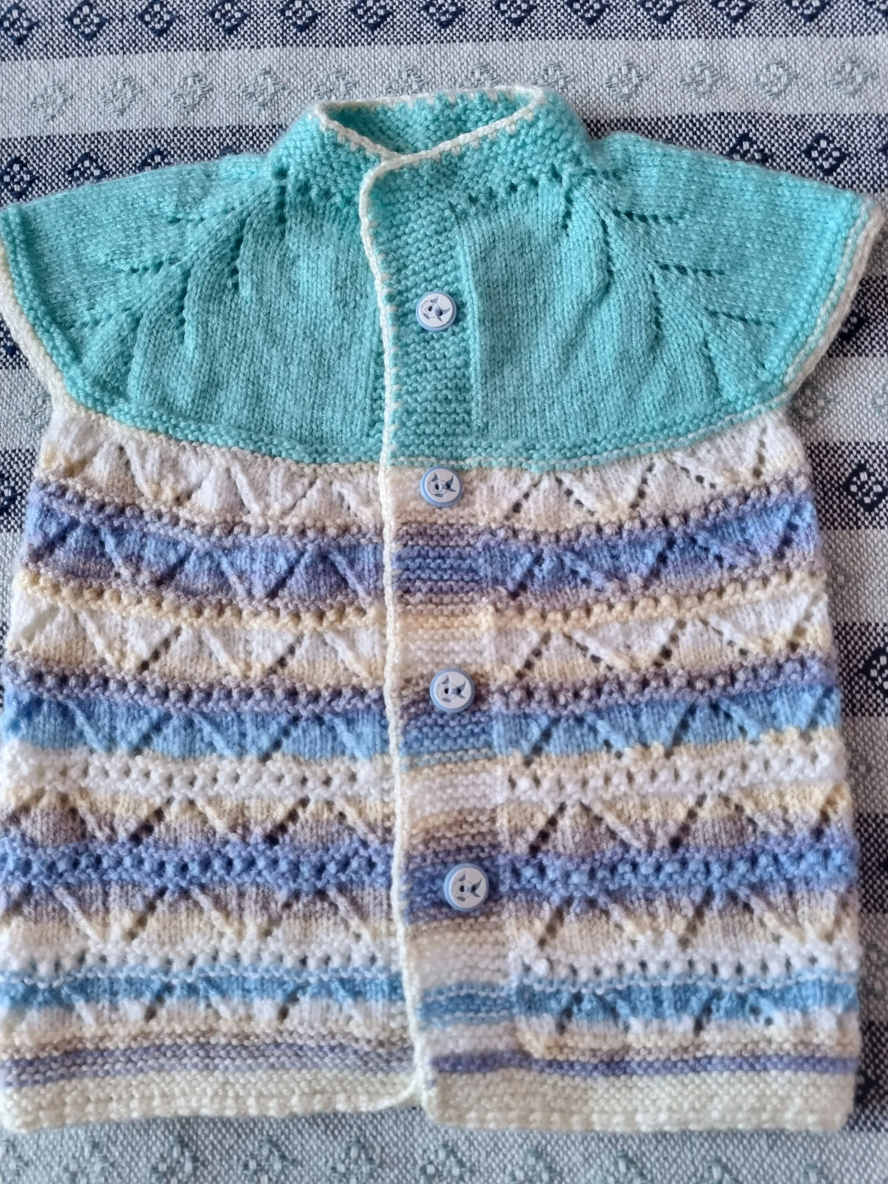 Örgü Desenli Yenidoğan Bebek Yeleği - Mavi ve Beyaz Renklerde