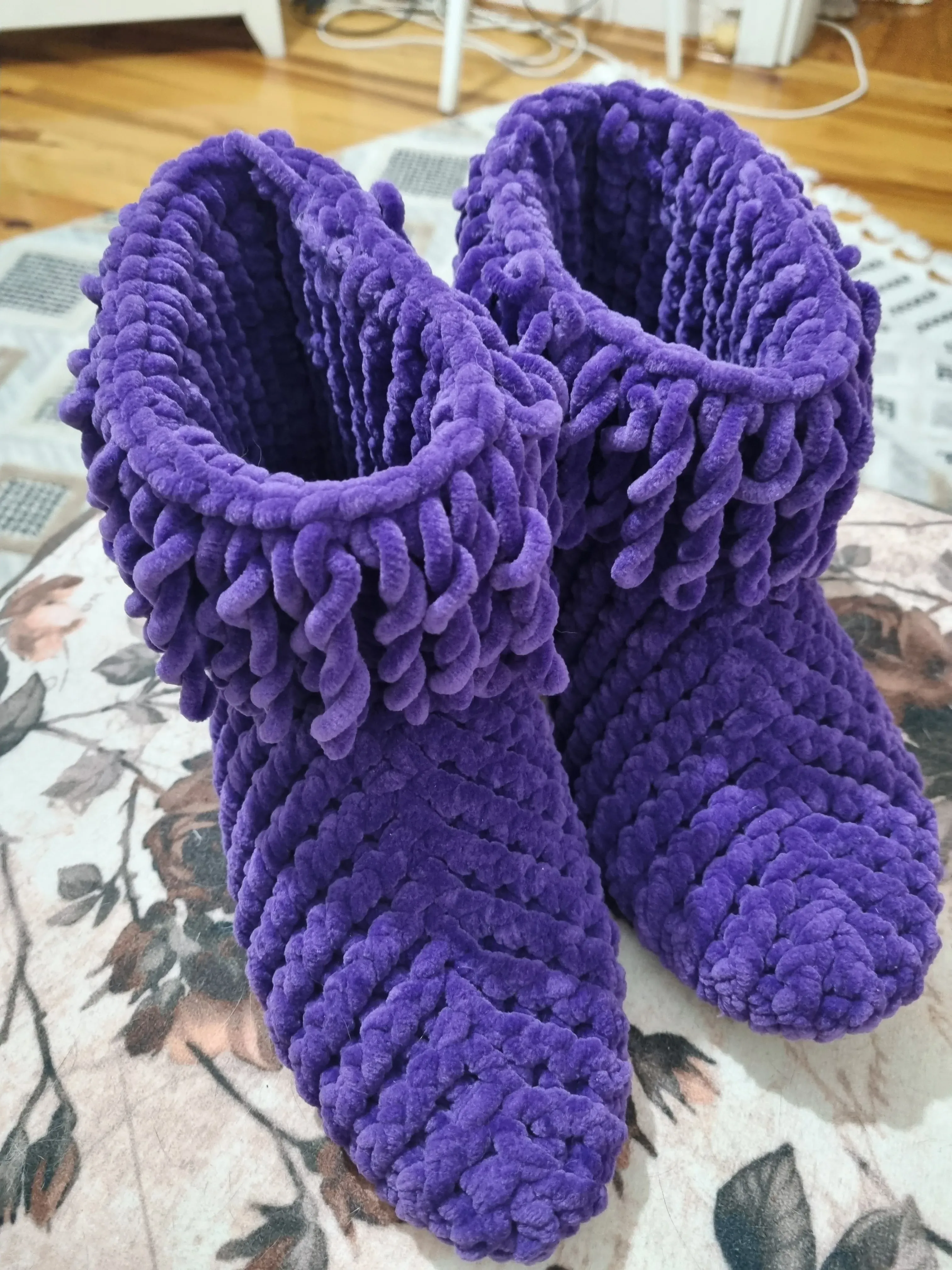 Kadın Mor Kadife İplik Ev Pandufu - Yumuşak ve Püsküllü