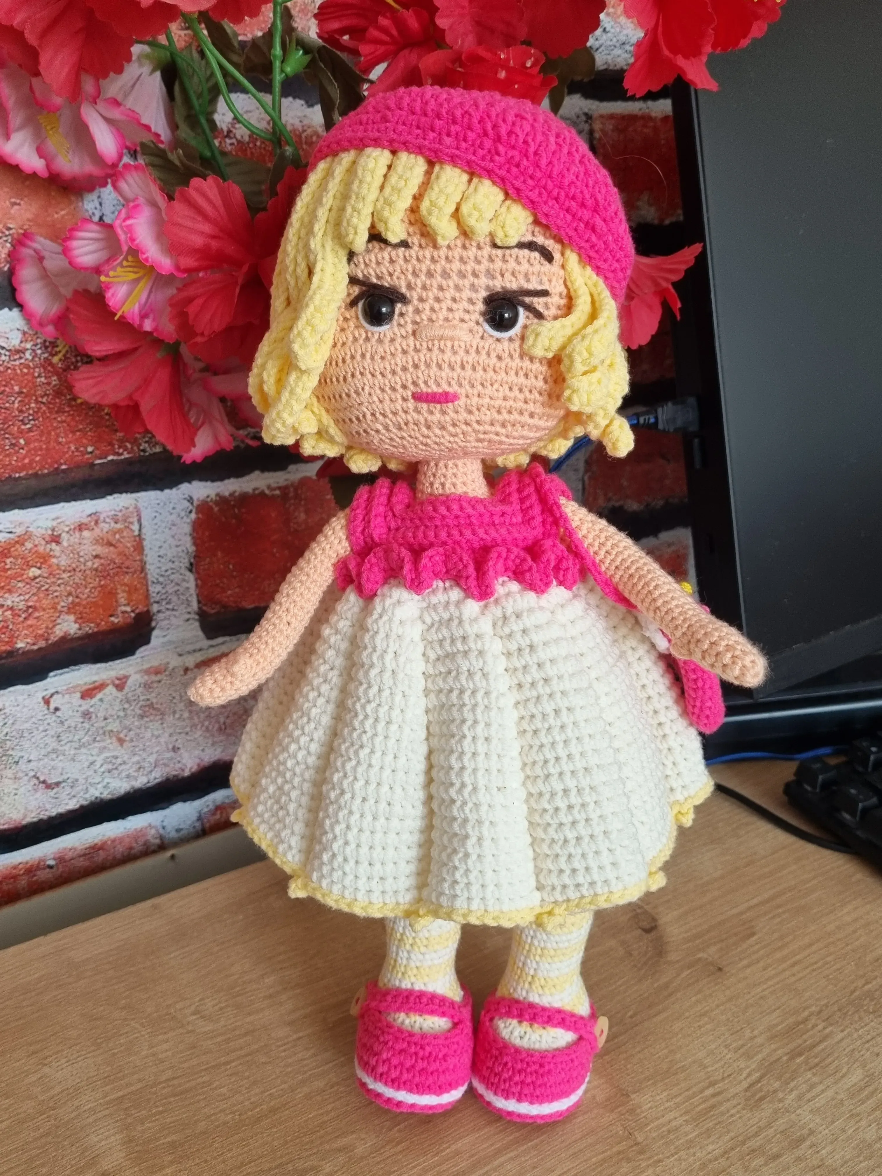 34 cm Sarı Saçlı Amigurumi Oyuncak Bebek - Çıkarılabilir Elbiseli