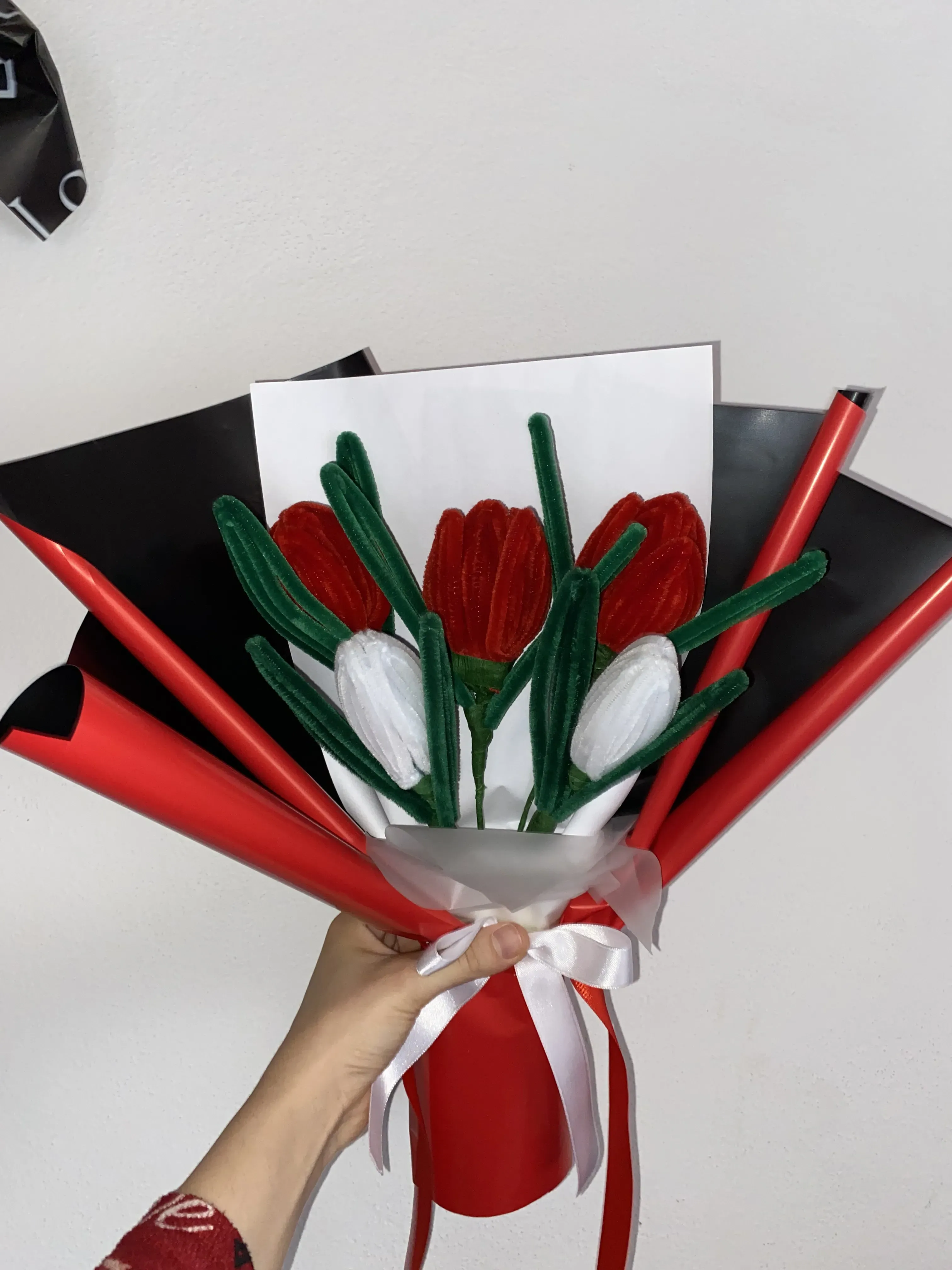 Şönil Lale Buketi - Kırmızı ve Beyaz Renkli Dekoratif El Yapımı