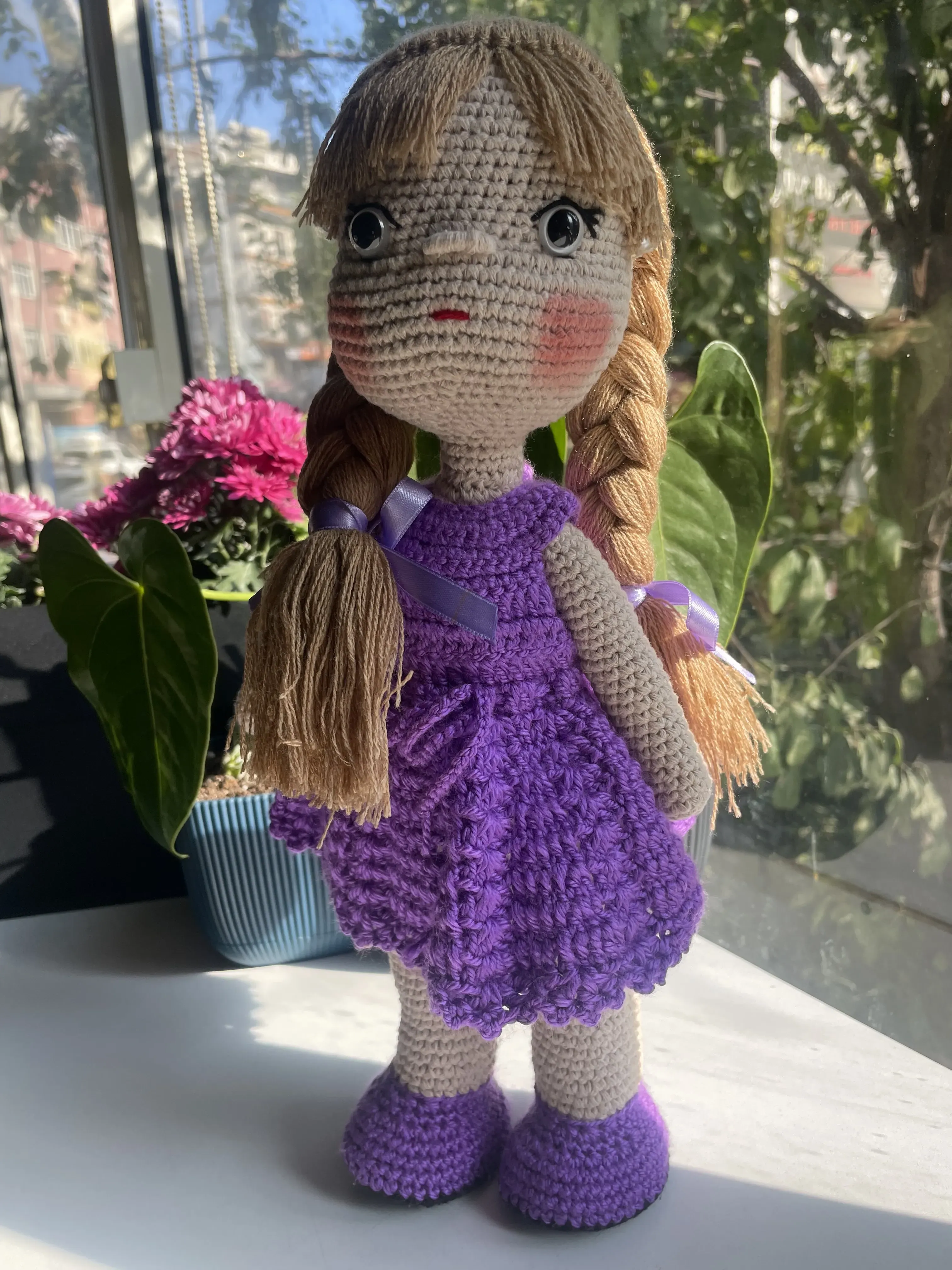 Mor El Örgüsü Amigurumi Bebek Oyuncak - Organik İp ile Üretilmiş