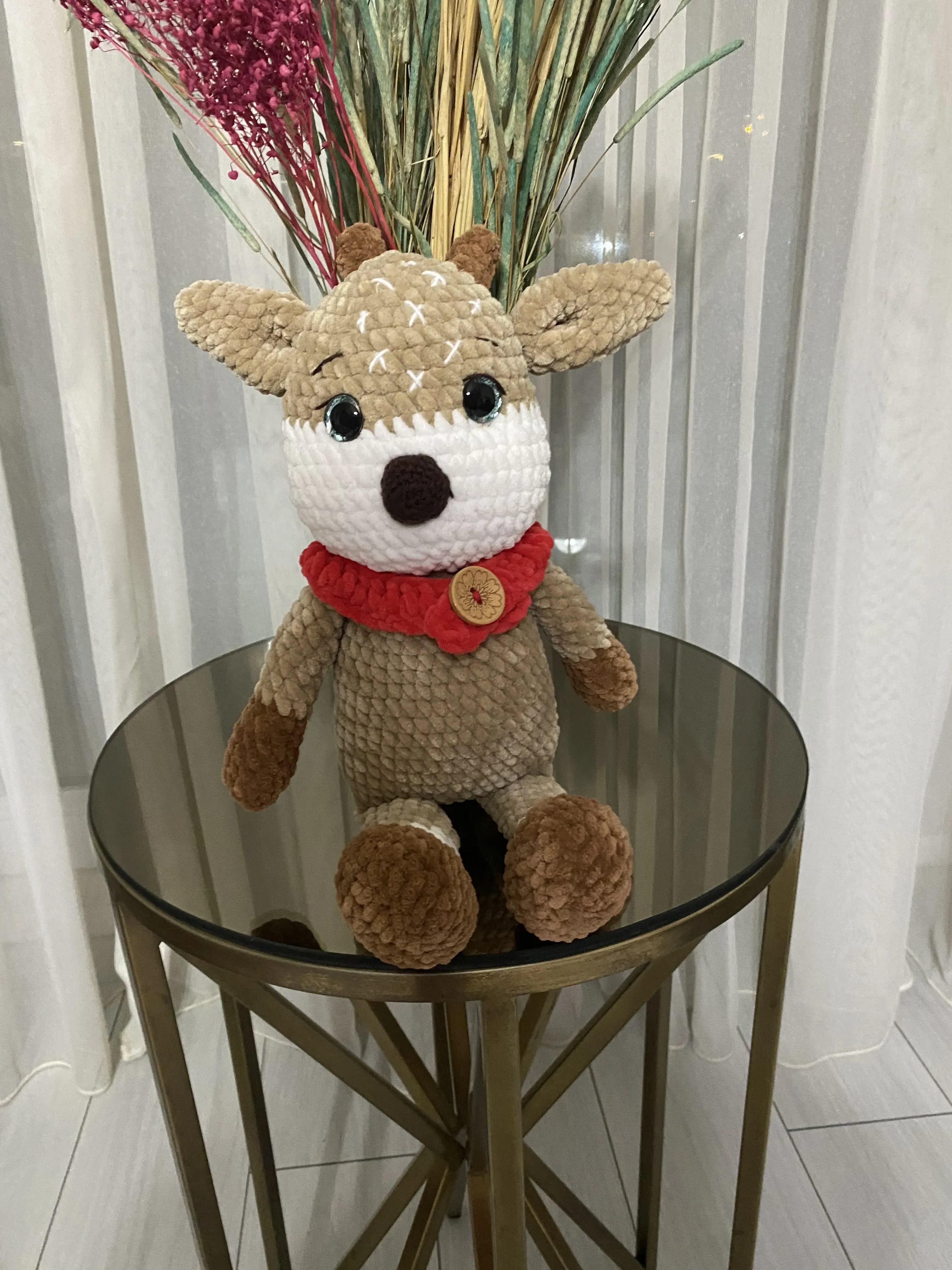 Kadife Amigurumi Geyik Oyuncak - El Yapımı, Kırmızı Atkılı