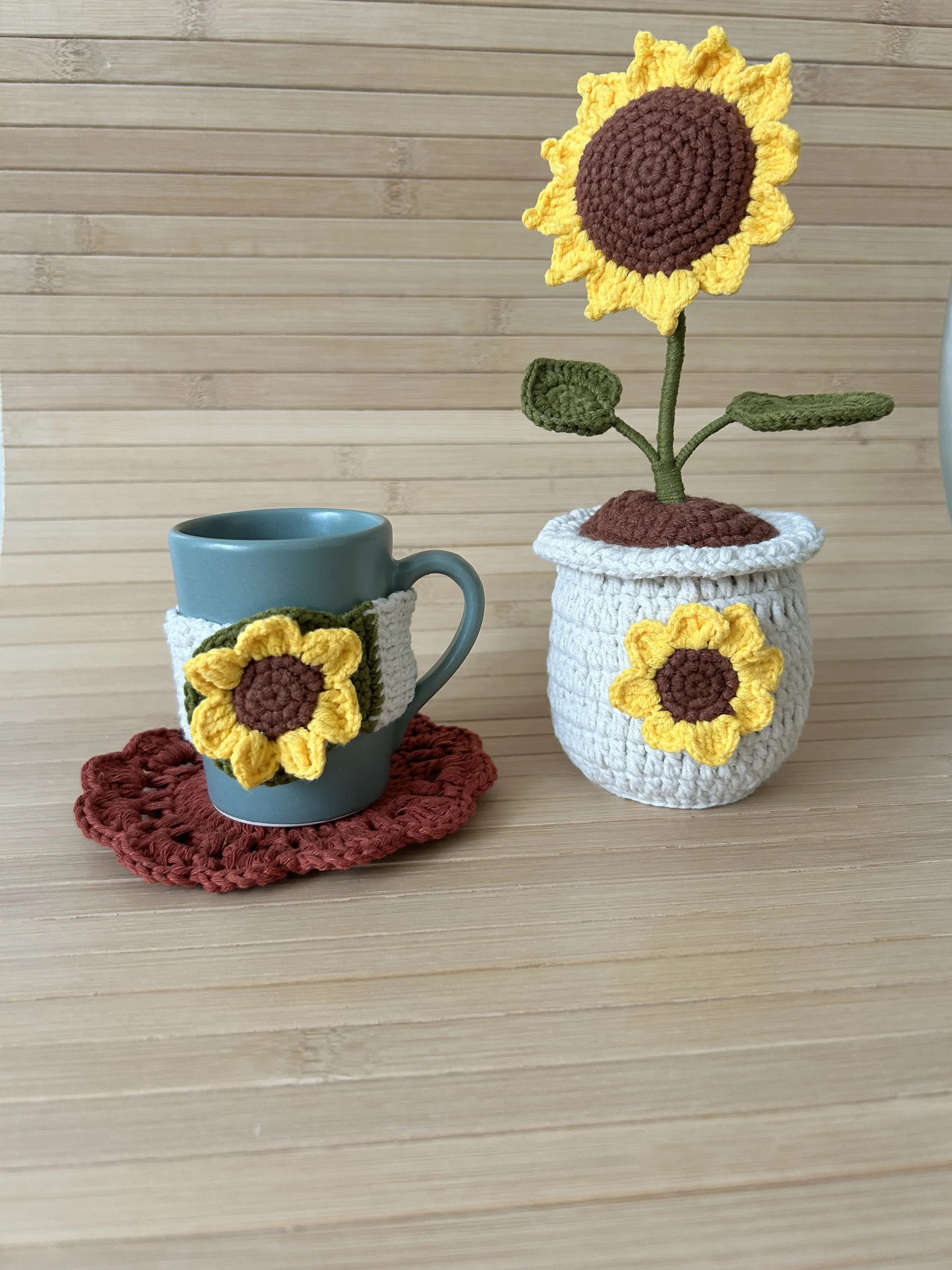 Örgü Ayçiçeği Desenli Kupa Bardak, Bardak Altlığı ve Saksı Seti