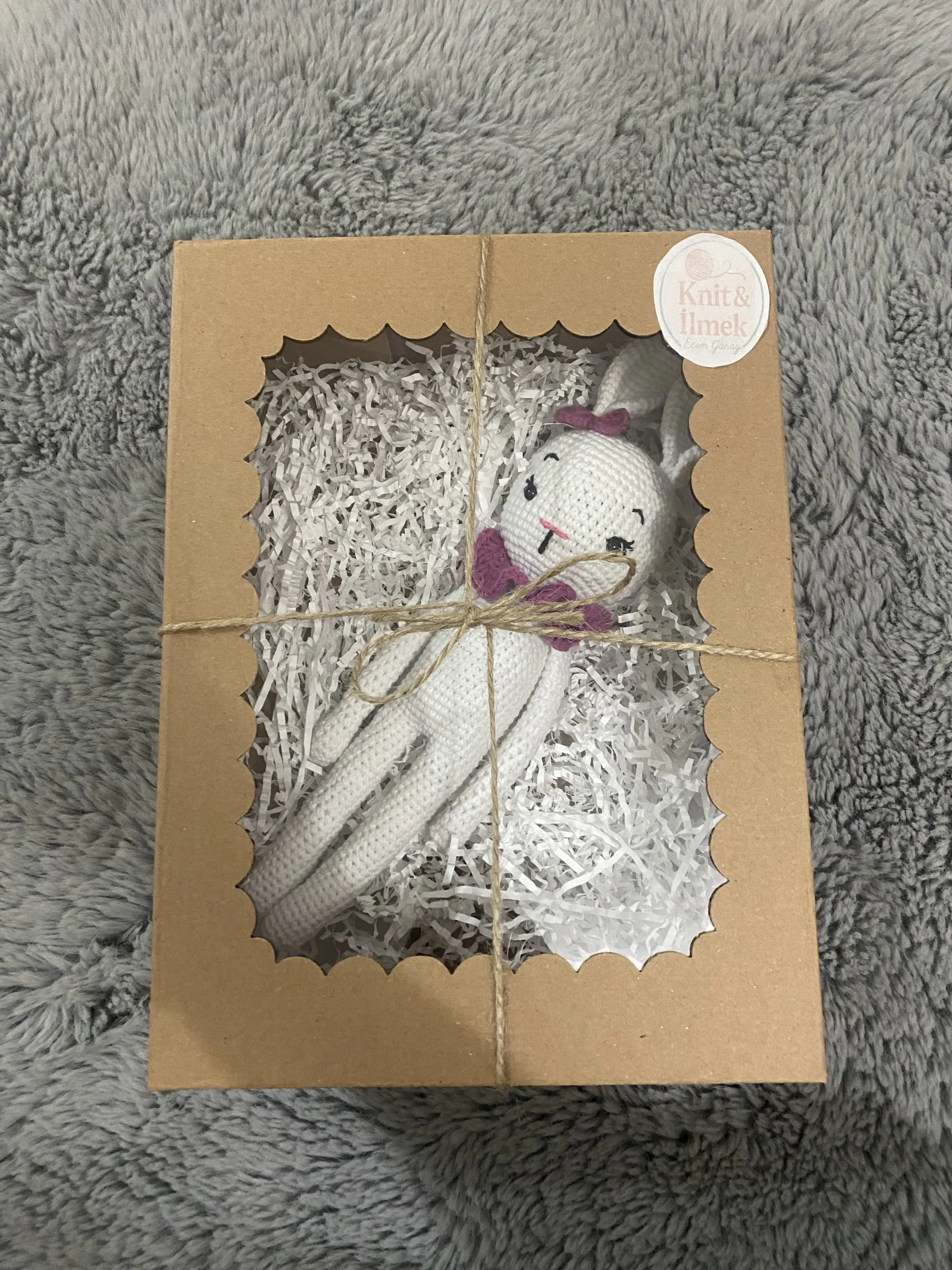 Beyaz Örgü Tavşan Amigurumi Oyuncak - Pembe Detaylı - El Emeği