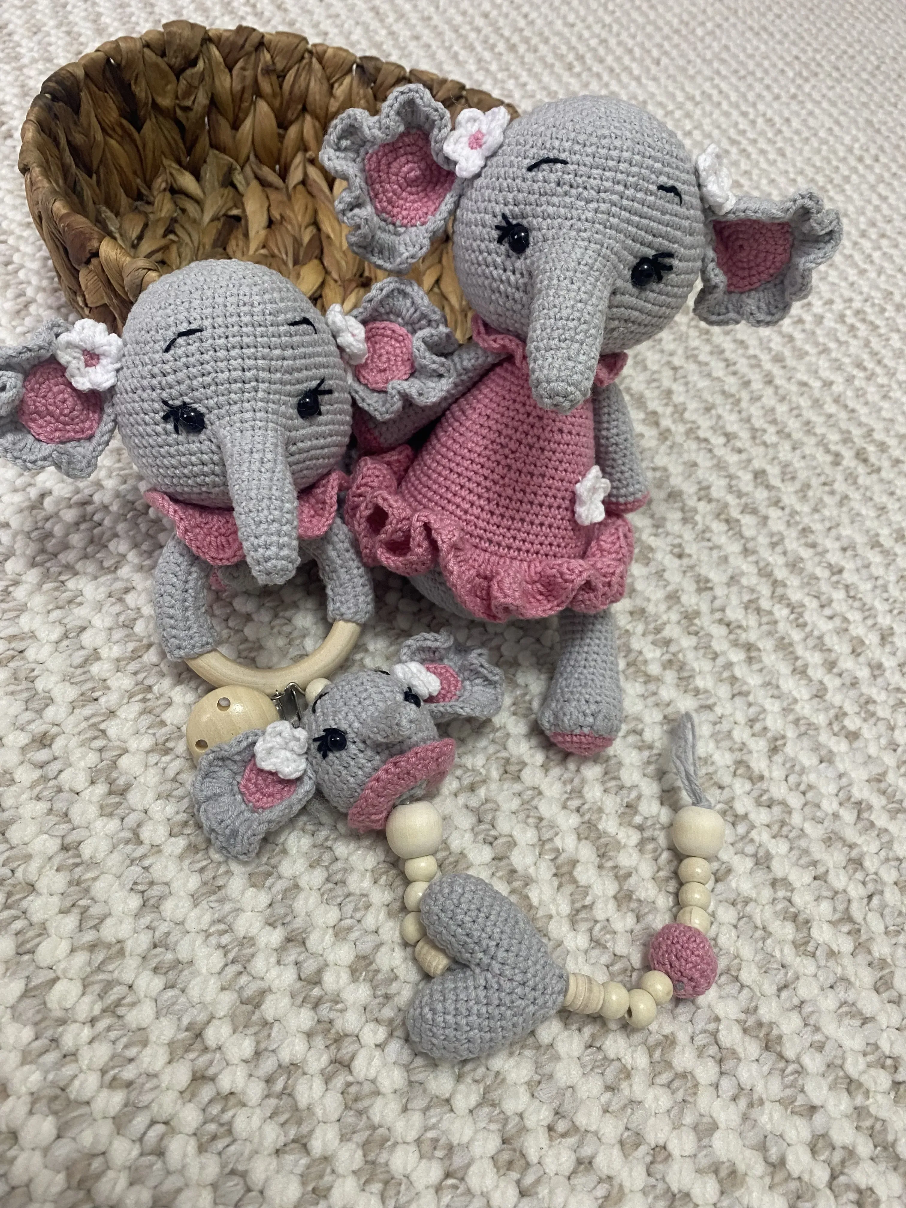 Gri ve Pembe Amigurumi Oyuncak Fil Seti (Çıngırak, Emzik Zinciri)