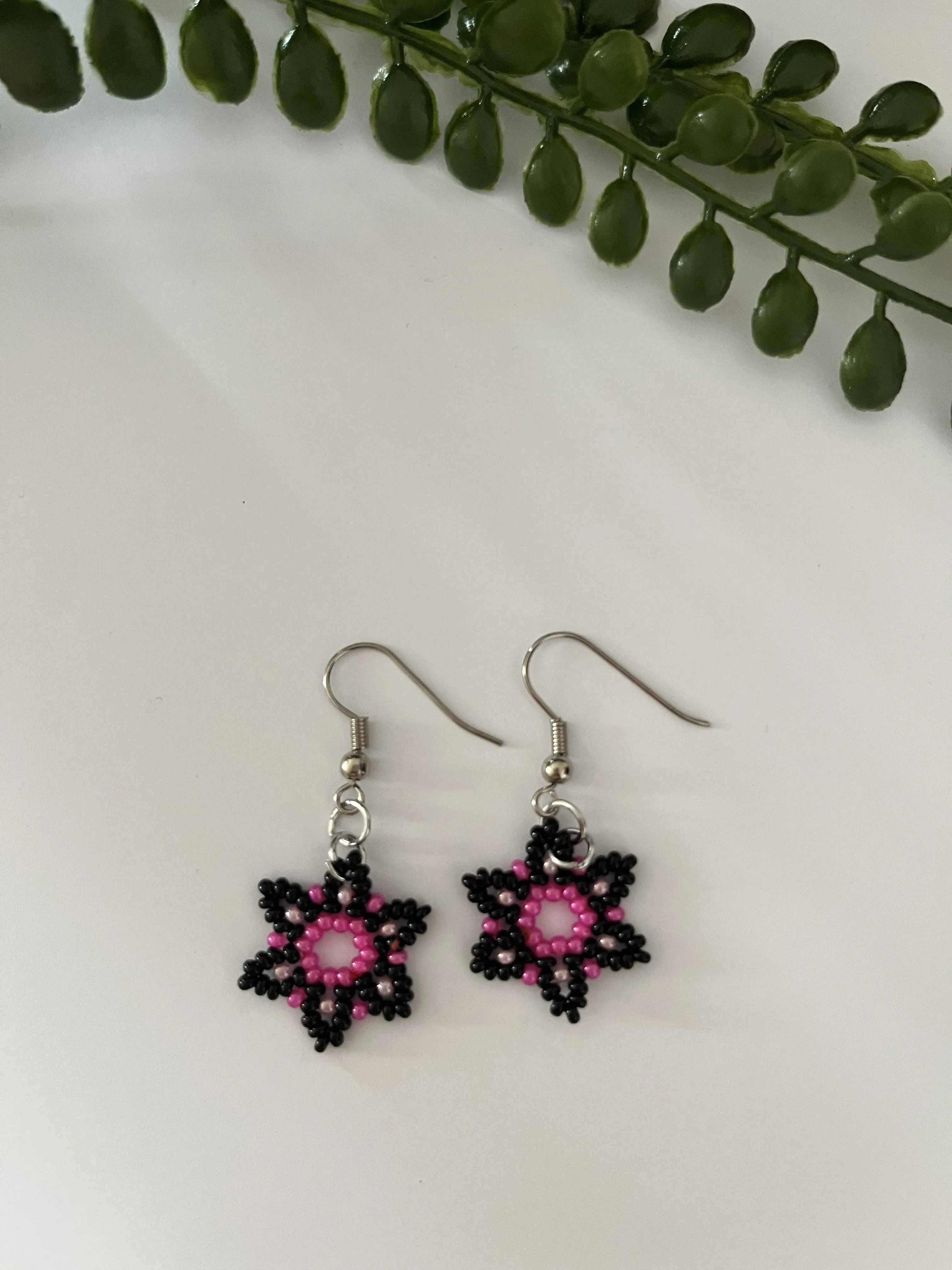 El İşçiliği- Siyah ve Pembe Boncuk Küpe