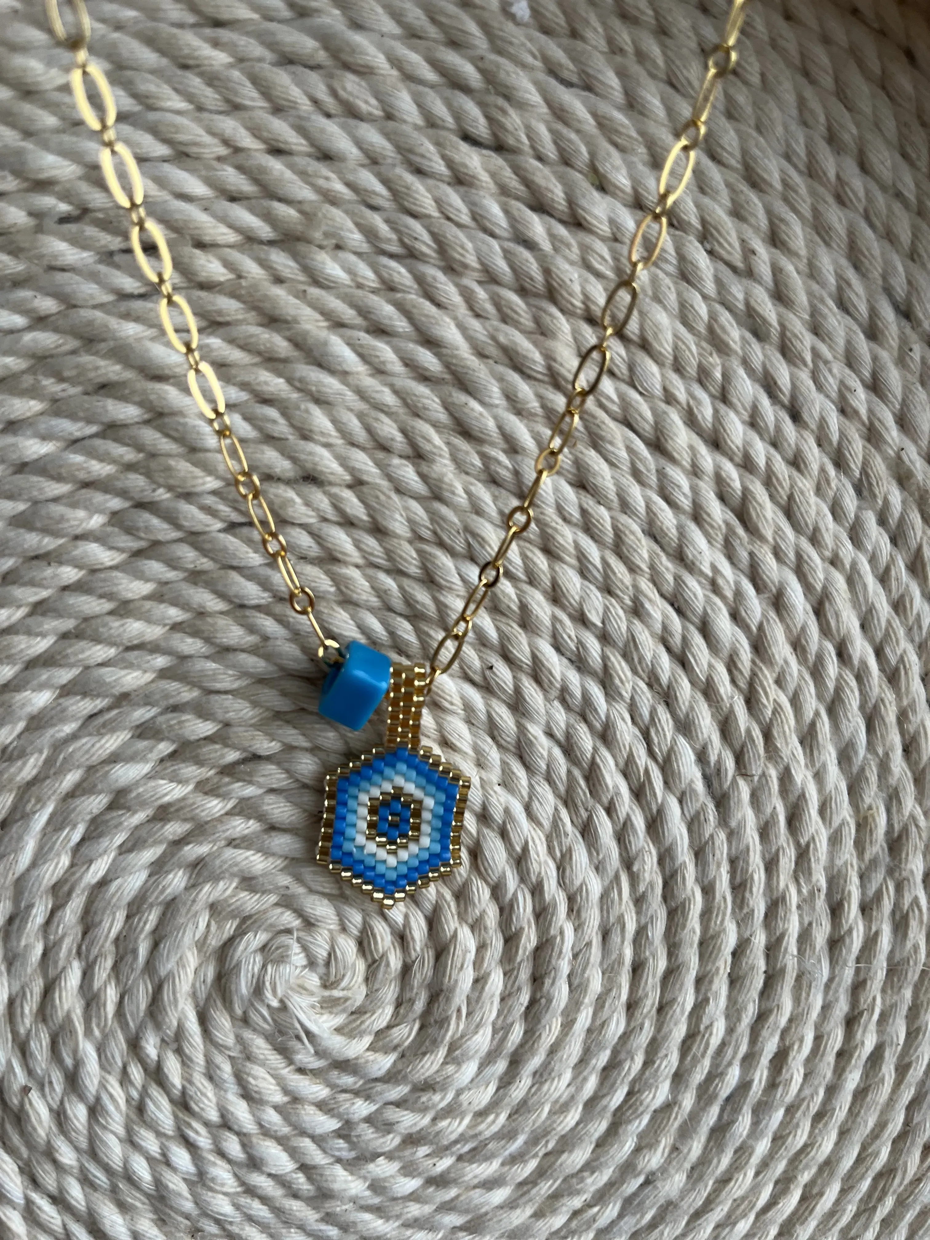 Mavi Tonlarında Nazar Boncuklu Miyuki Kolye Ucu ve Altın Zincir