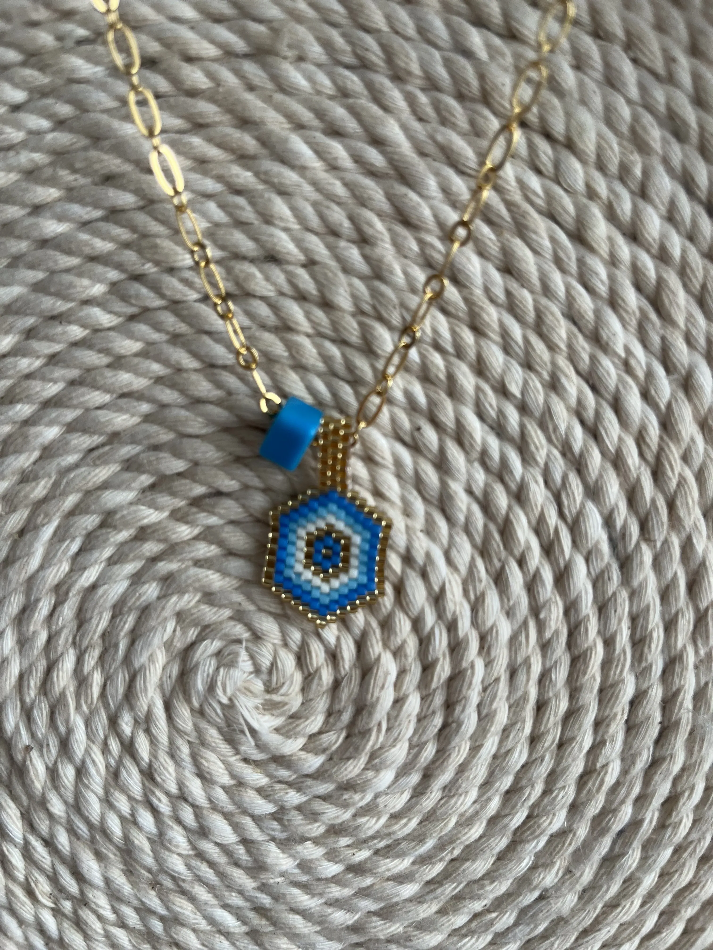 Mavi Tonlarında Nazar Boncuklu Miyuki Kolye Ucu ve Altın Zincir