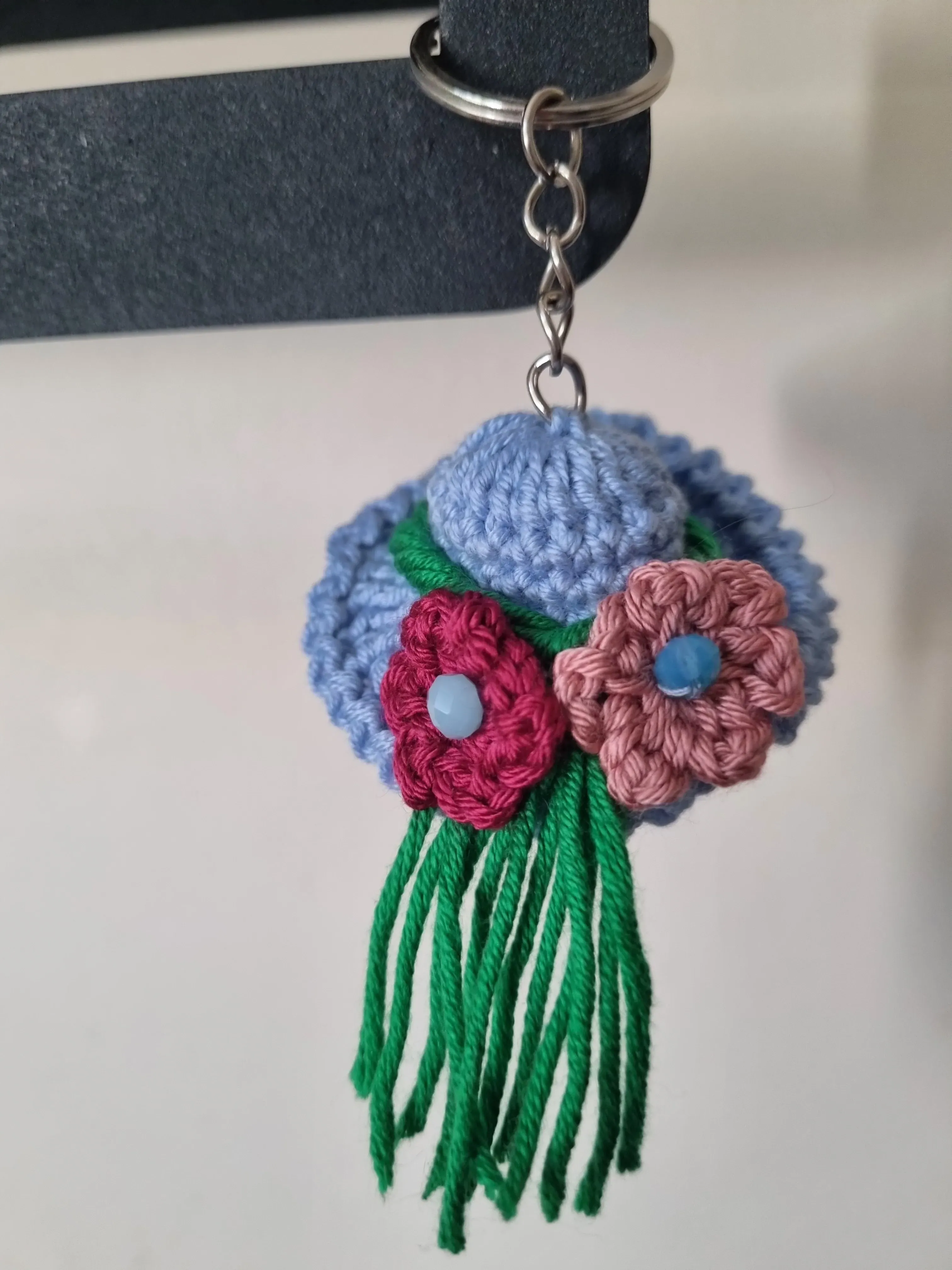 El Yapımı Çiçek Detaylı Örgü Anahtarlık